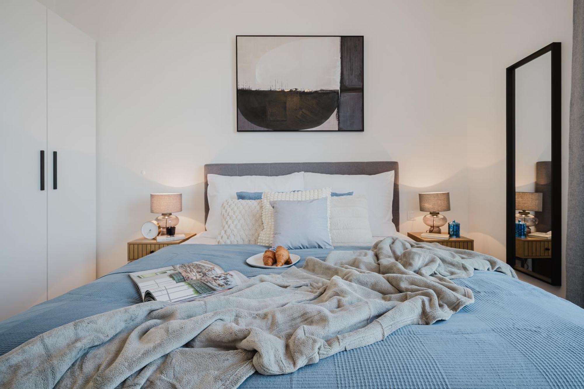 Days - With Garage And Balcony In Smichov * Prague