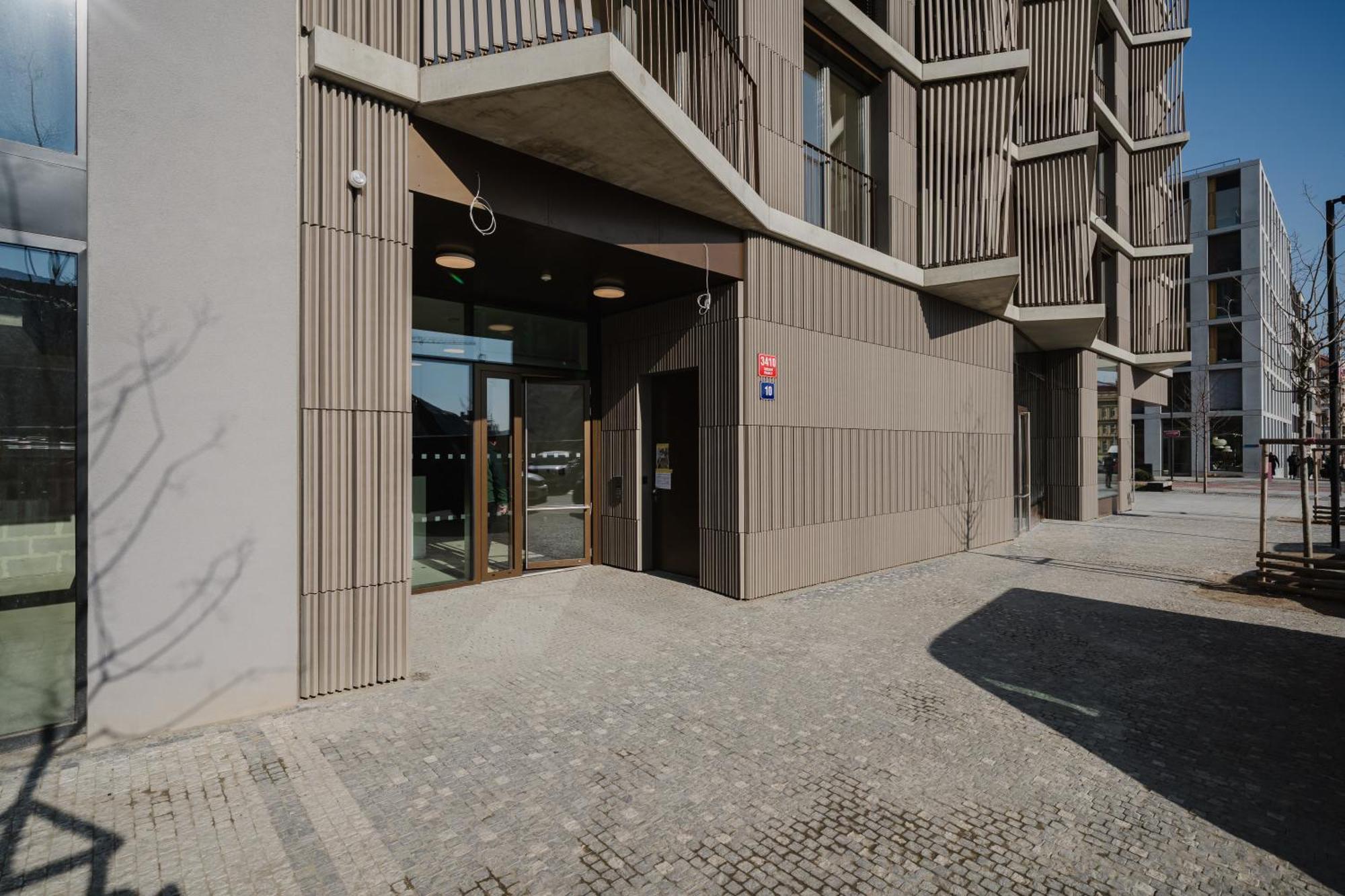 Apartment Days - With Garage And Balcony In Smichov