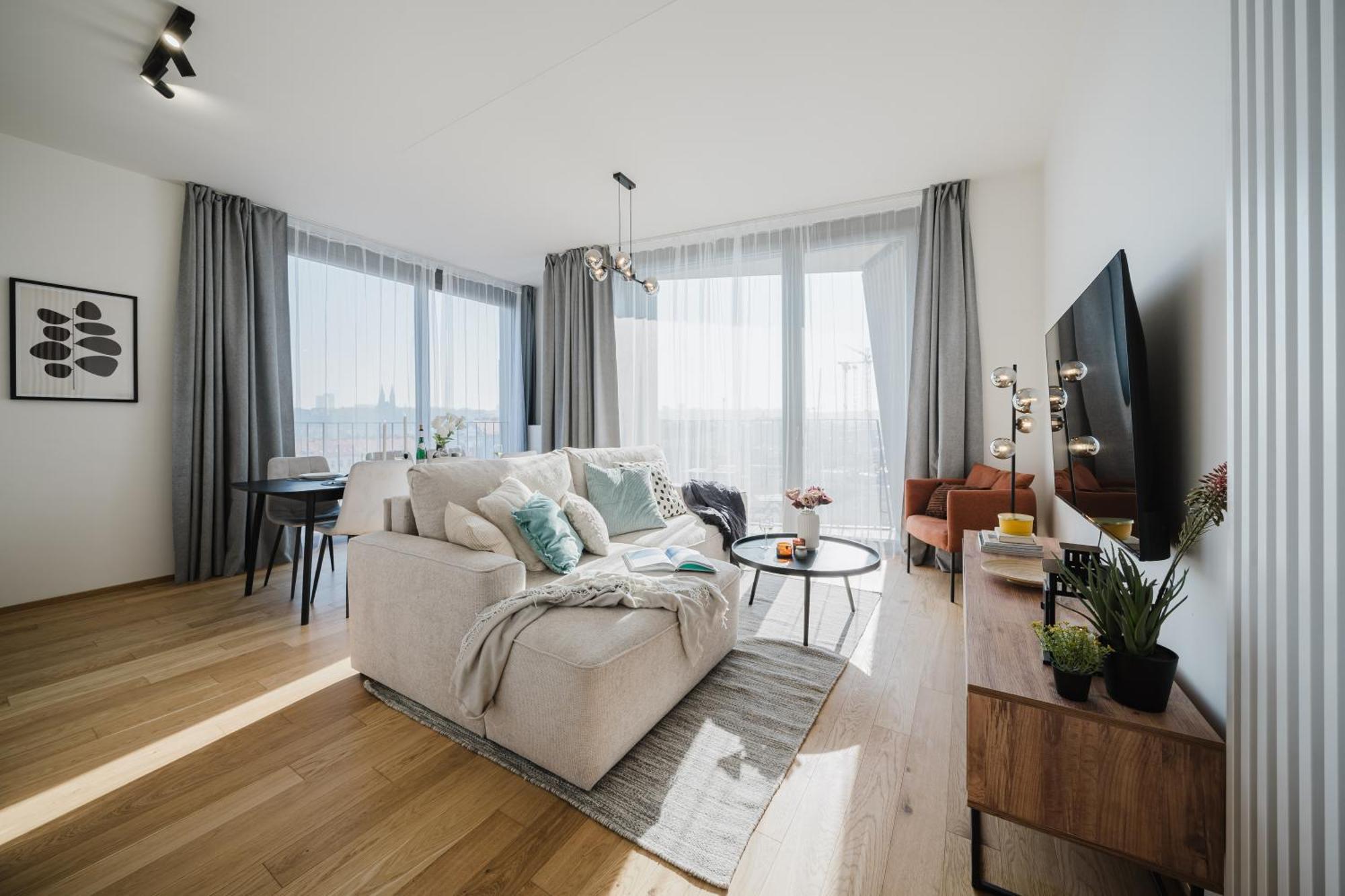 Days - With Garage And Balcony In Smichov * Prague