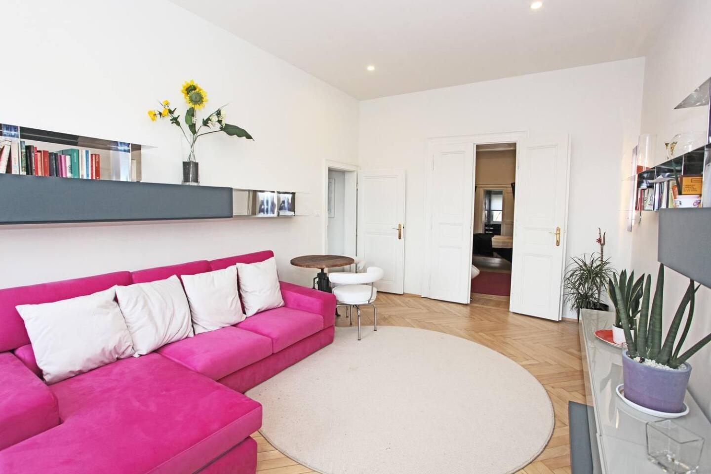 Stylish River-view Apartment *