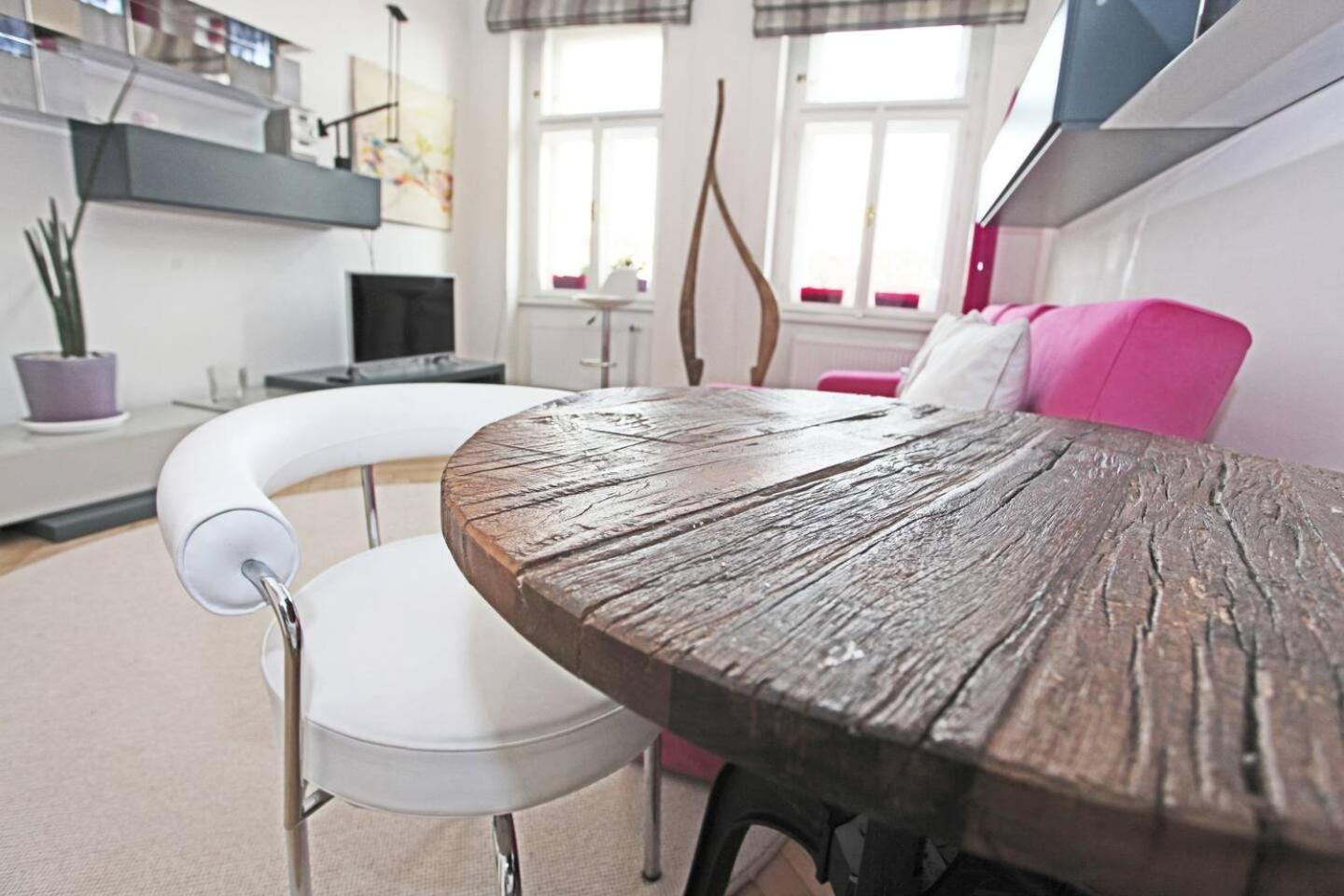 Stylish River-view Apartment Prague