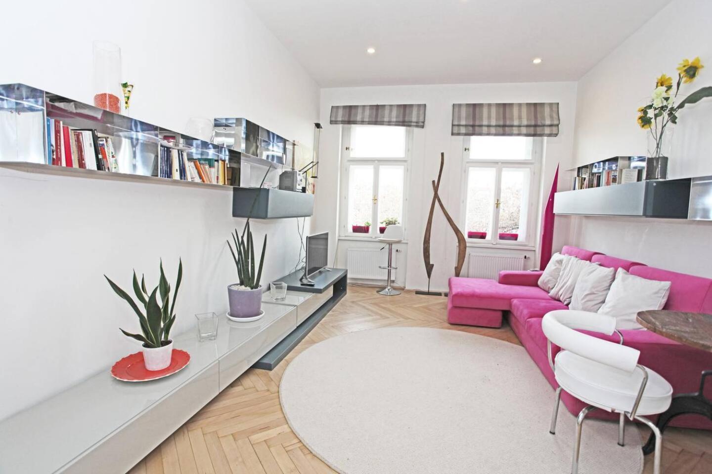 Stylish River-view Apartment Prague