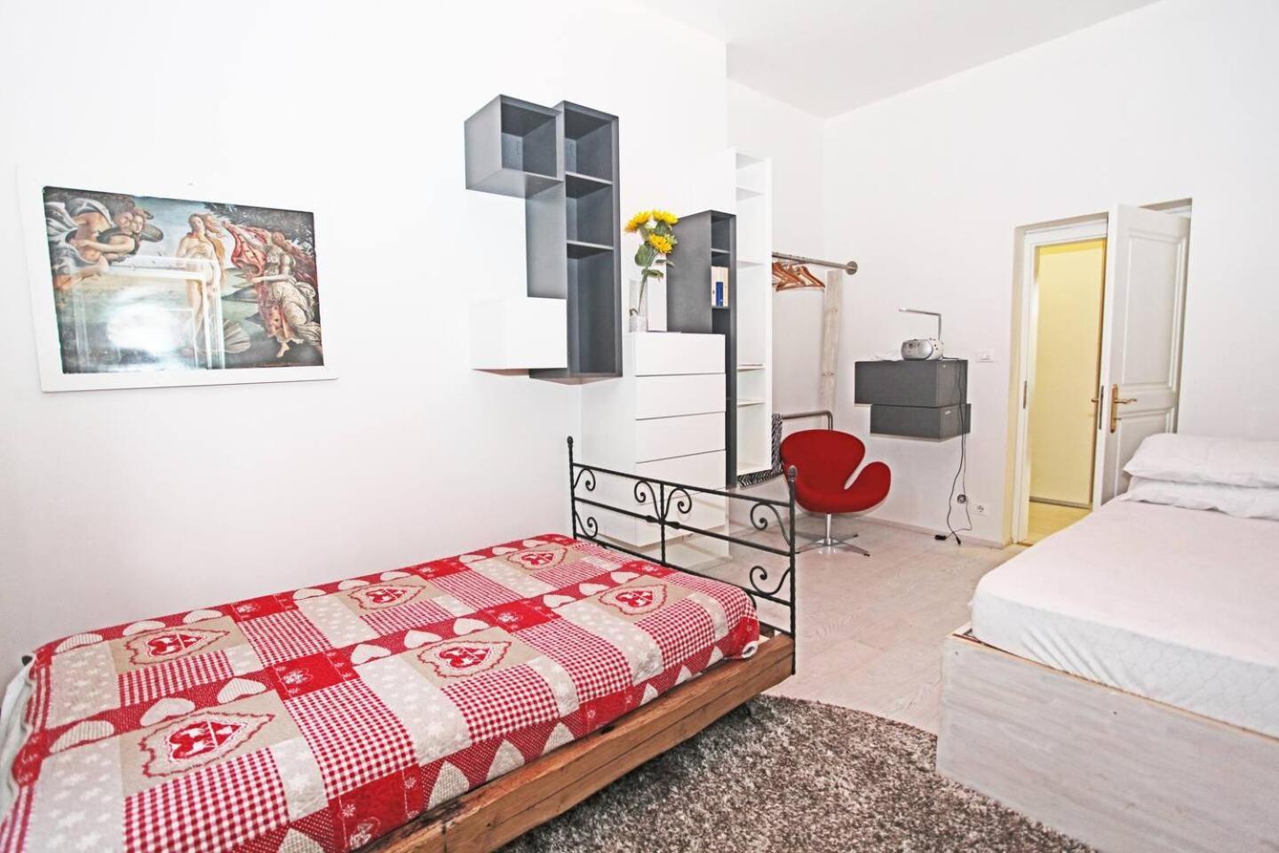 Stylish River-view Apartment