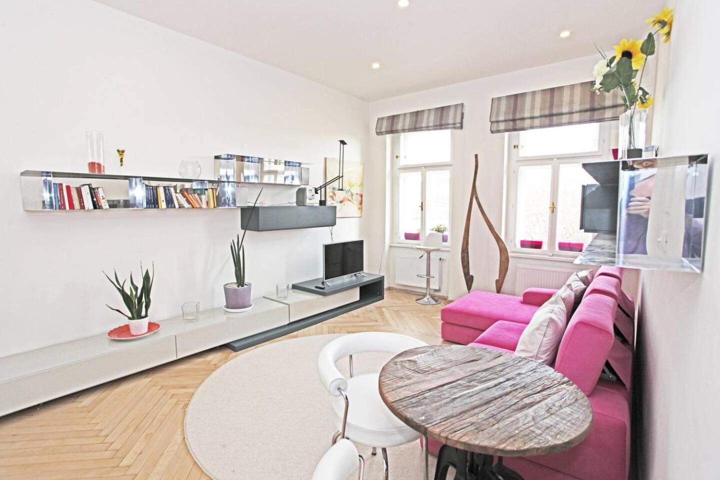 Apartment Stylish River-view Prague