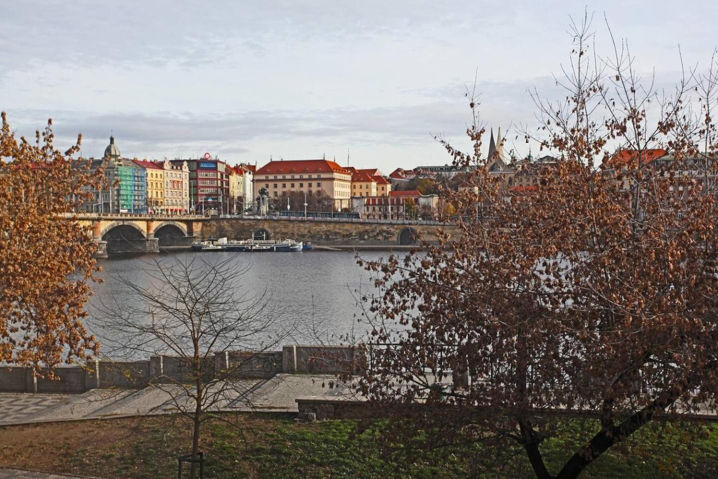 Stylish River-view Apartment
