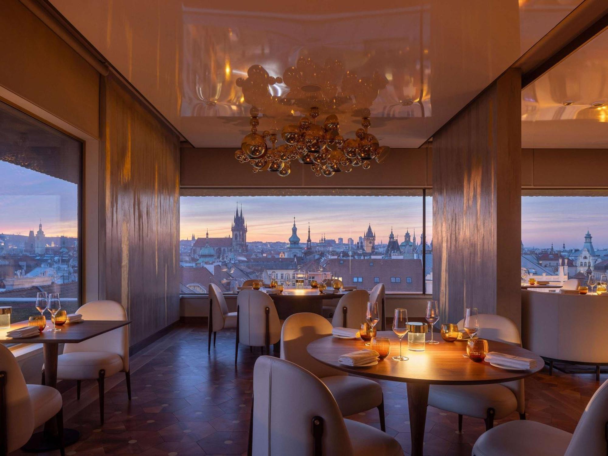 Fairmont Golden Hotel
