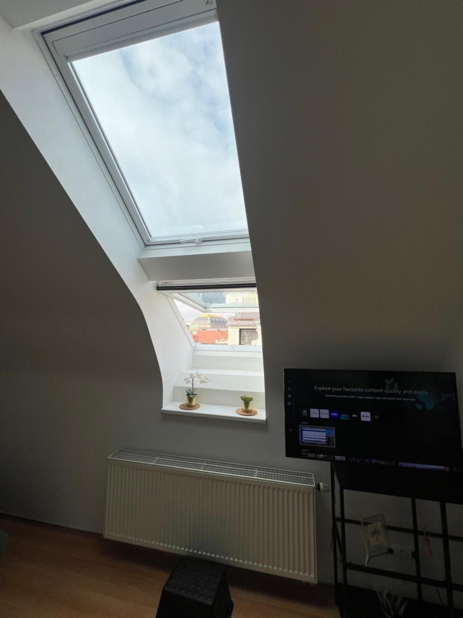 Central, Cozy & Stylish With Views *