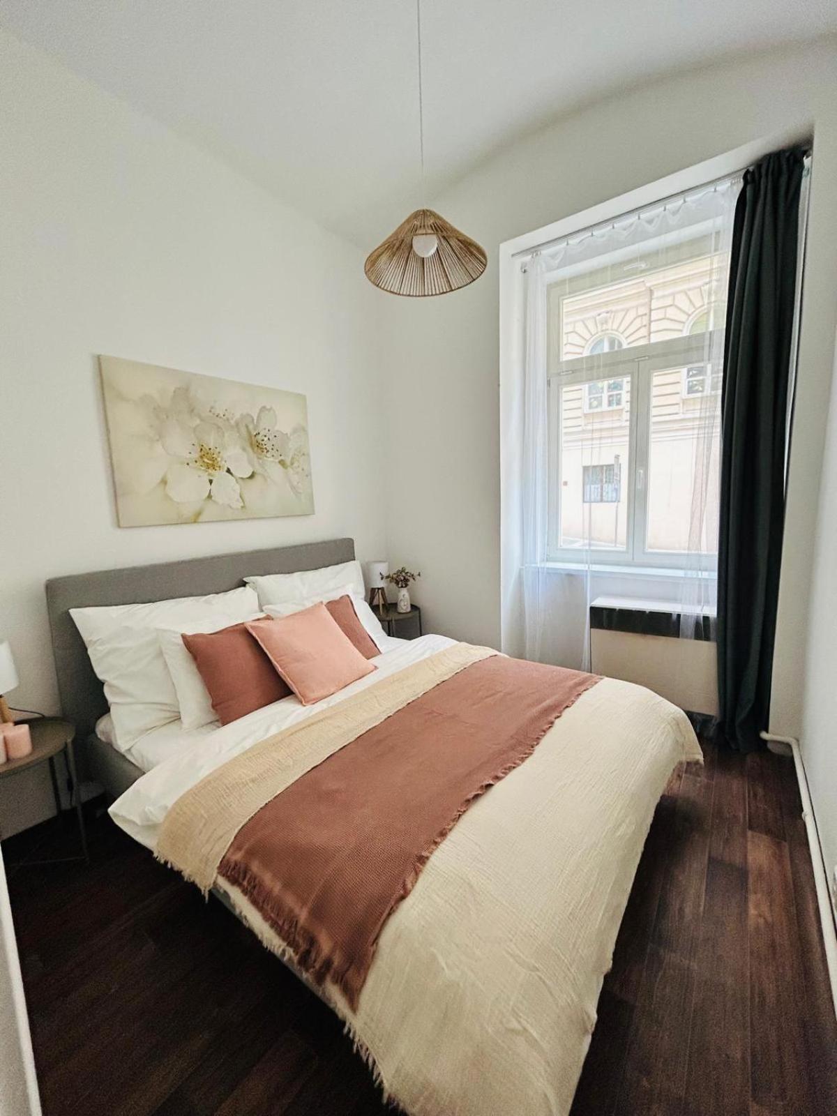 Chic And Modern Apartment Prague