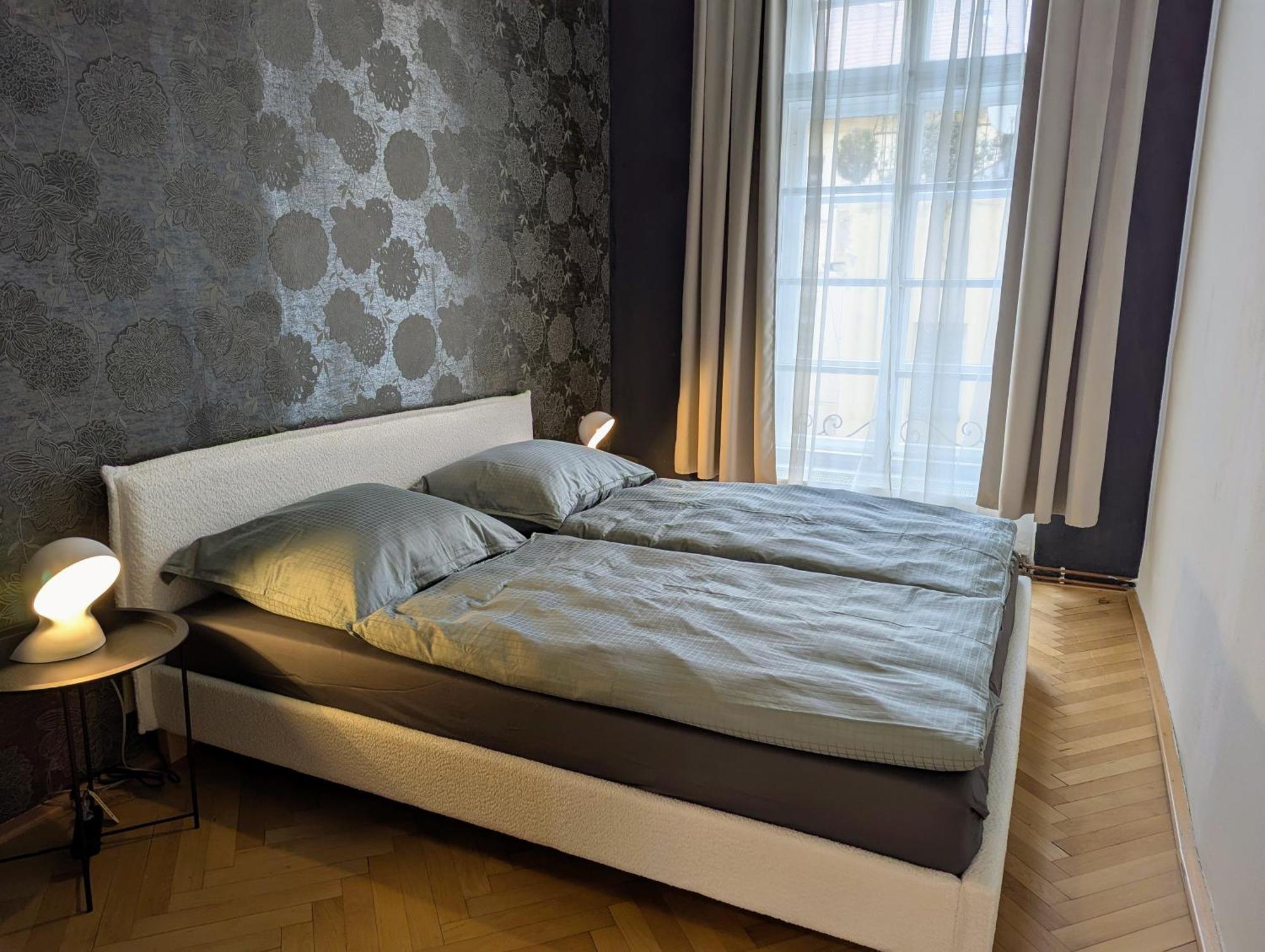 Tynska 7 Prague