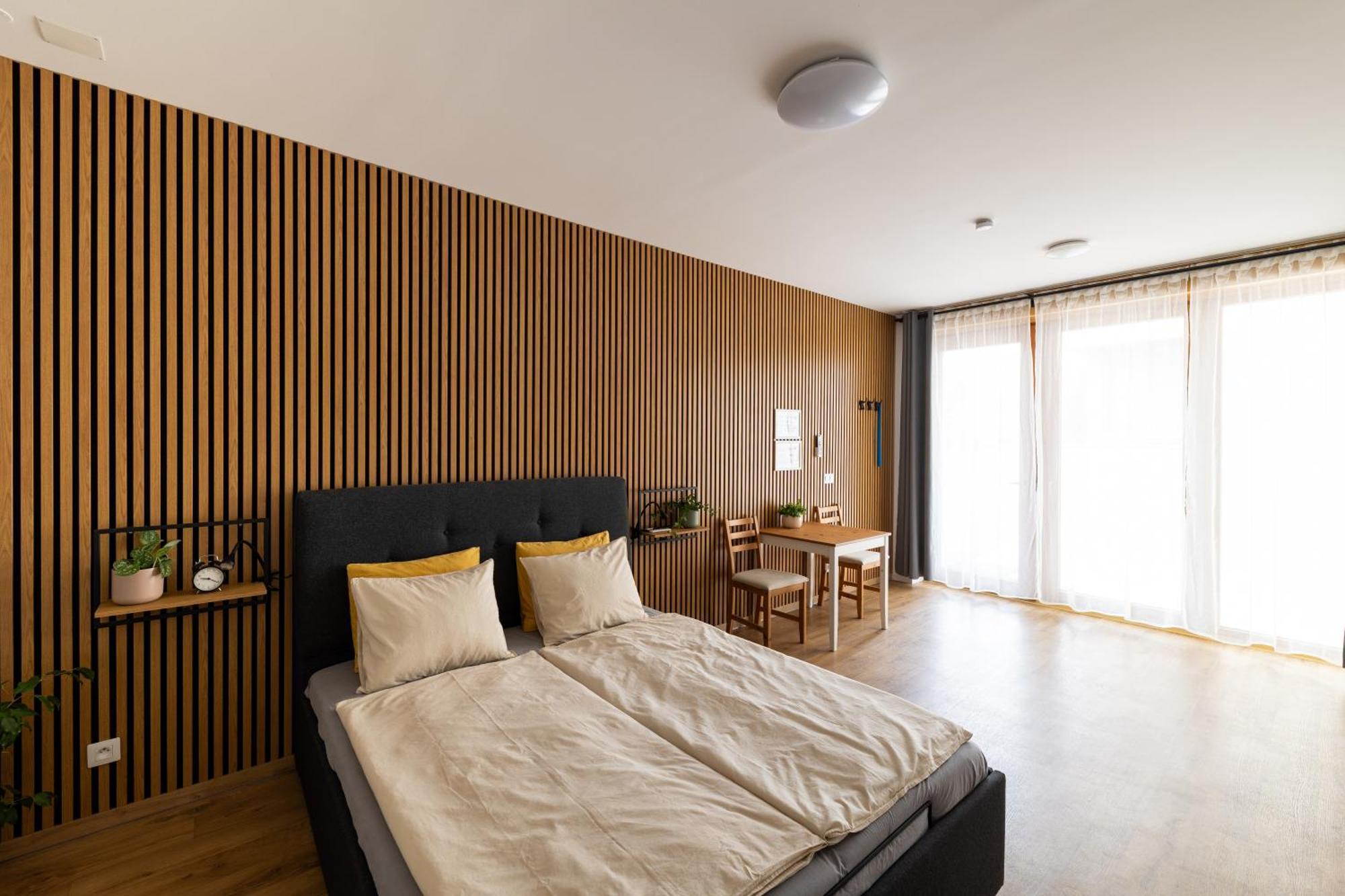 Apartamento Plzenska 465 Free Parking & Ps3 *