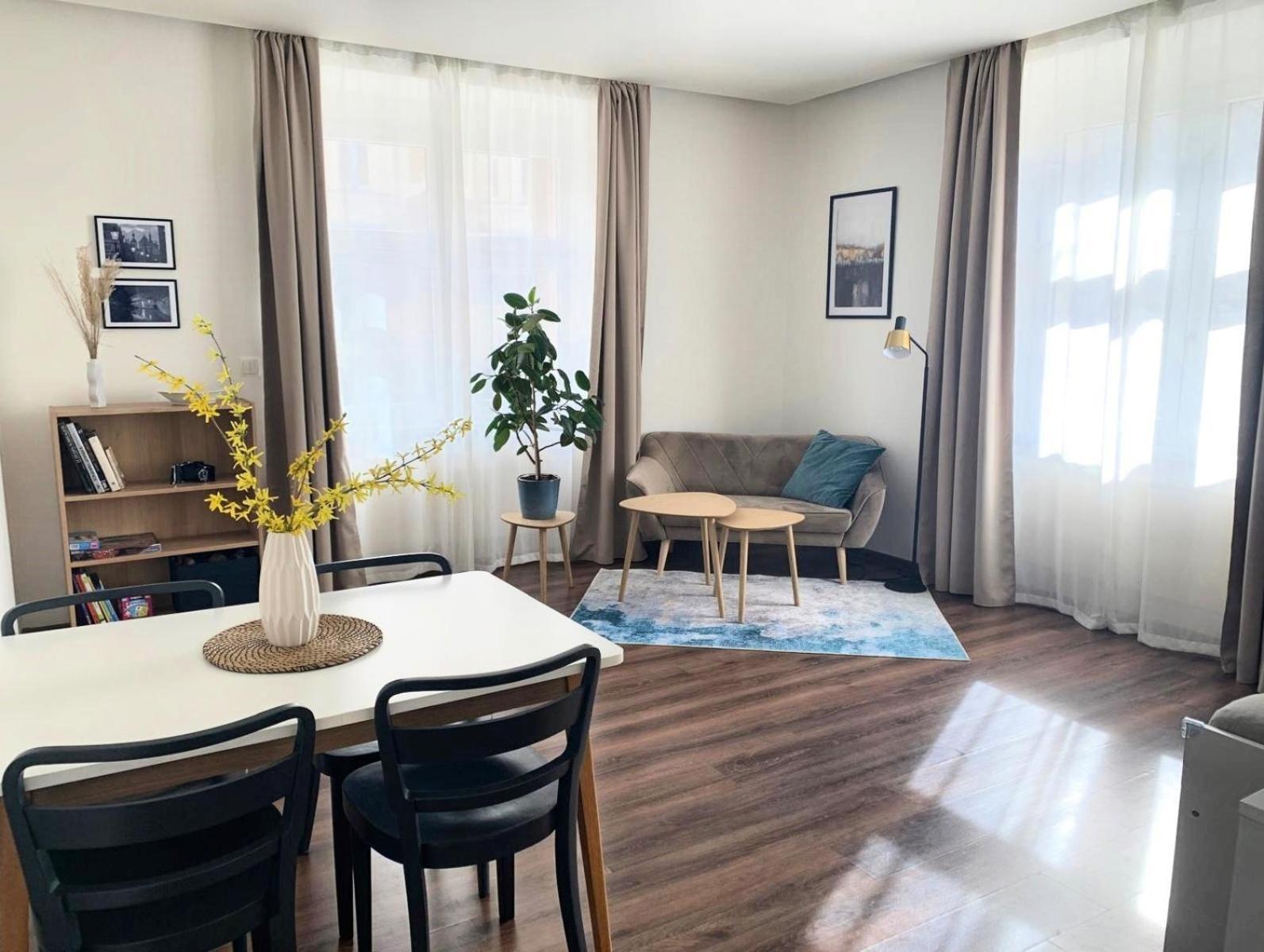 Charm Deco Near Old Town, All-friendly Apartment *