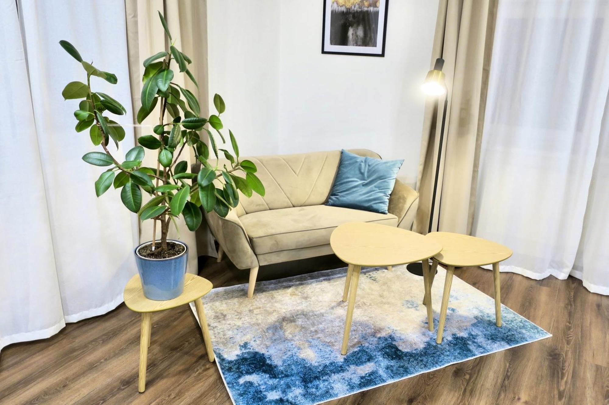 Charm Deco Near Old Town, All-friendly Apartment *