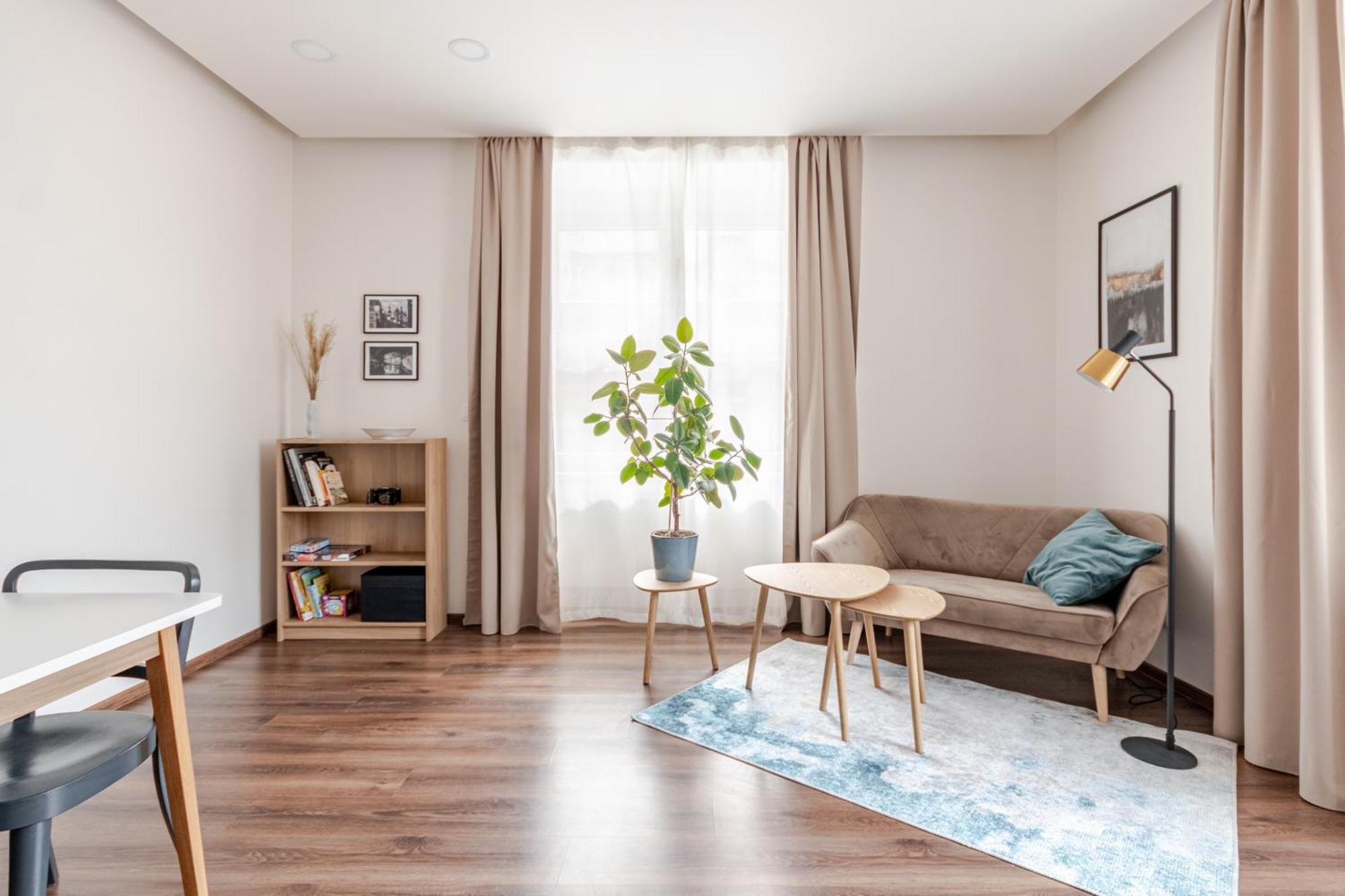 Charm Deco Near Old Town, All-friendly Apartment