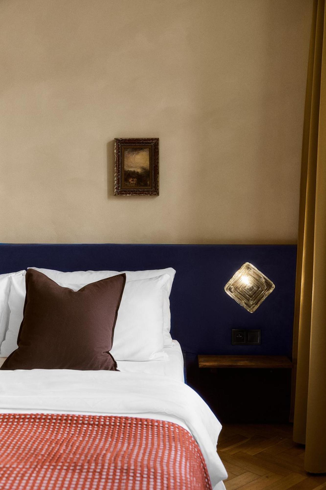 Spires And Spirits Old Town Boutique Apartment