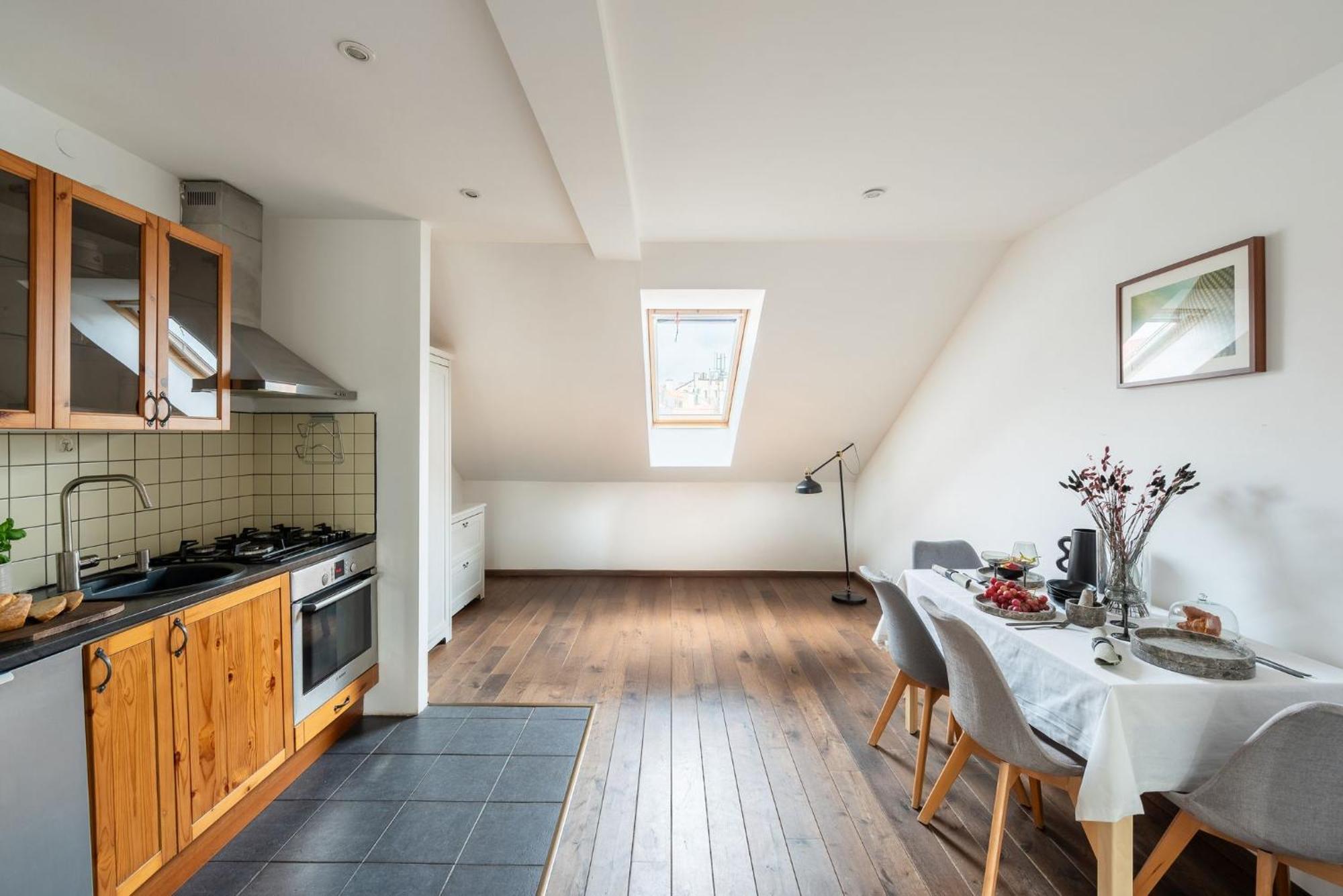 Charming In Vrsovice With Roof Terrace