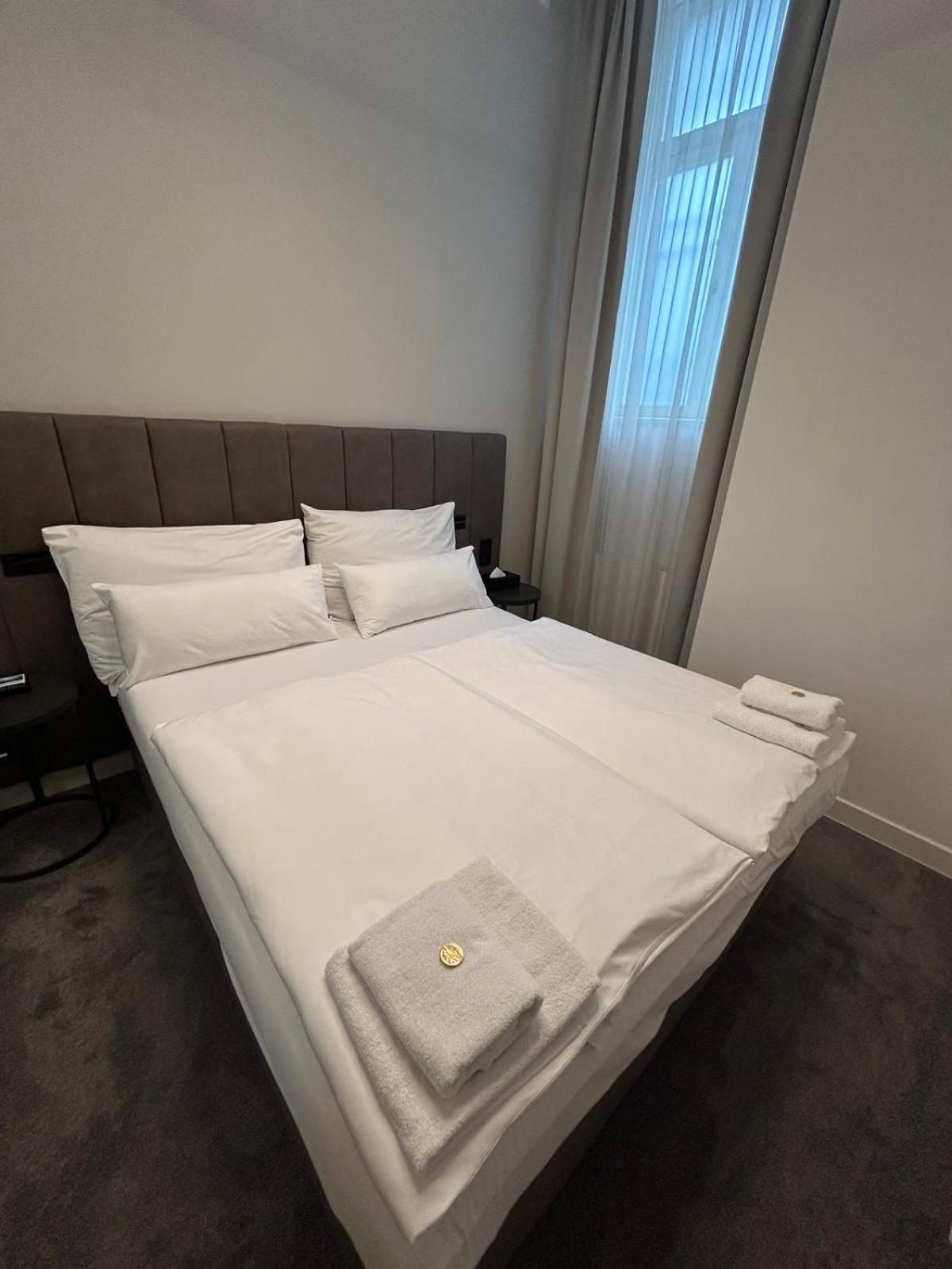 The Gold Bank Otel