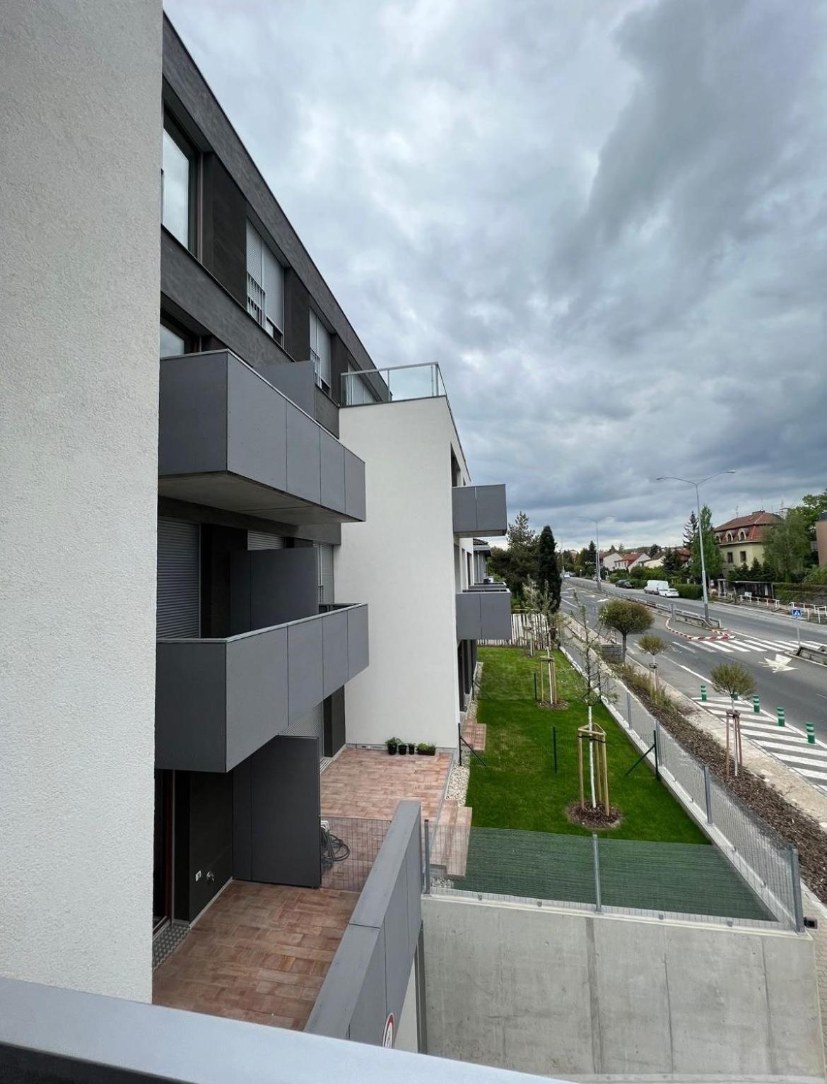 Bright & Cosy 1-bedroom With Balcony