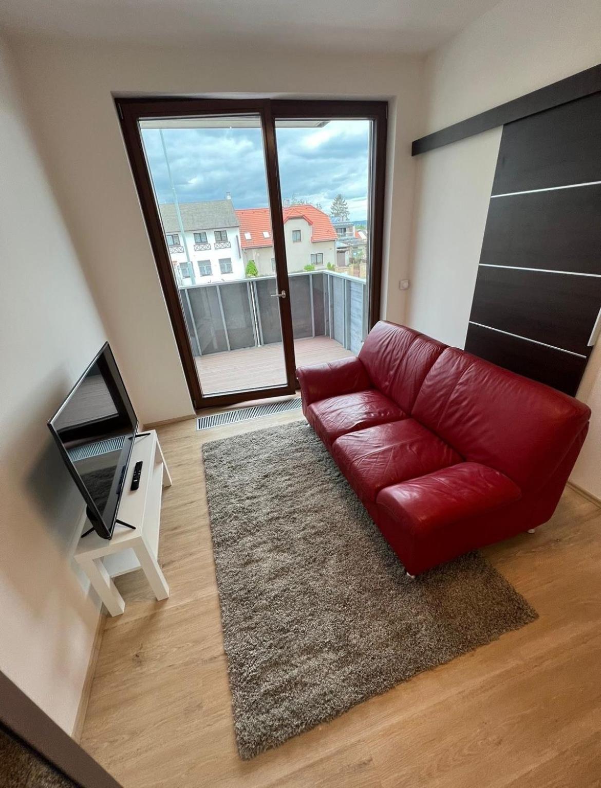 Bright & Cosy 1-bedroom With Balcony Apartment