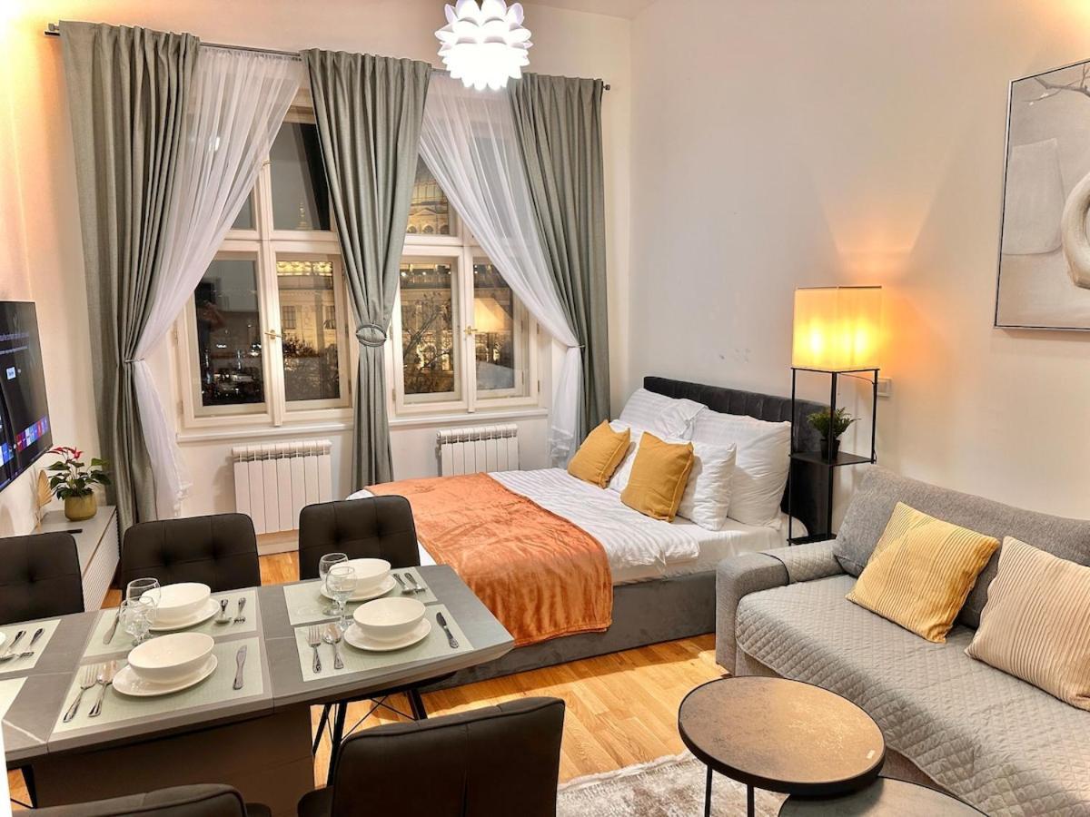 Modern 1 Retreat With Stunning Museum Views Apartment *