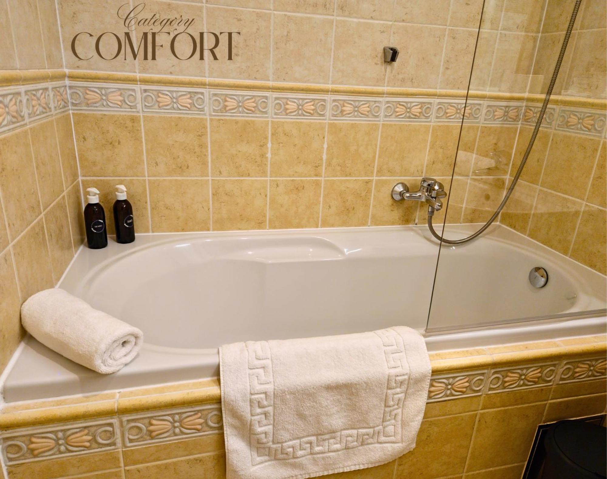 Claris Hotel 3*