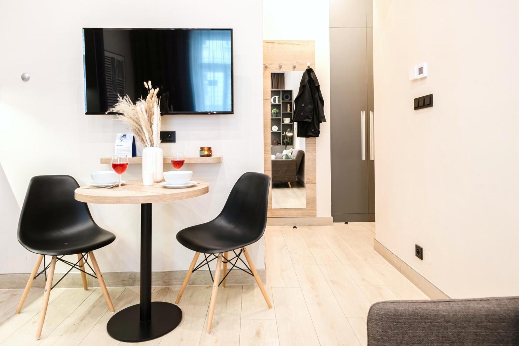 Days - Modern - 7 Min Wenceslas Square Apartment *