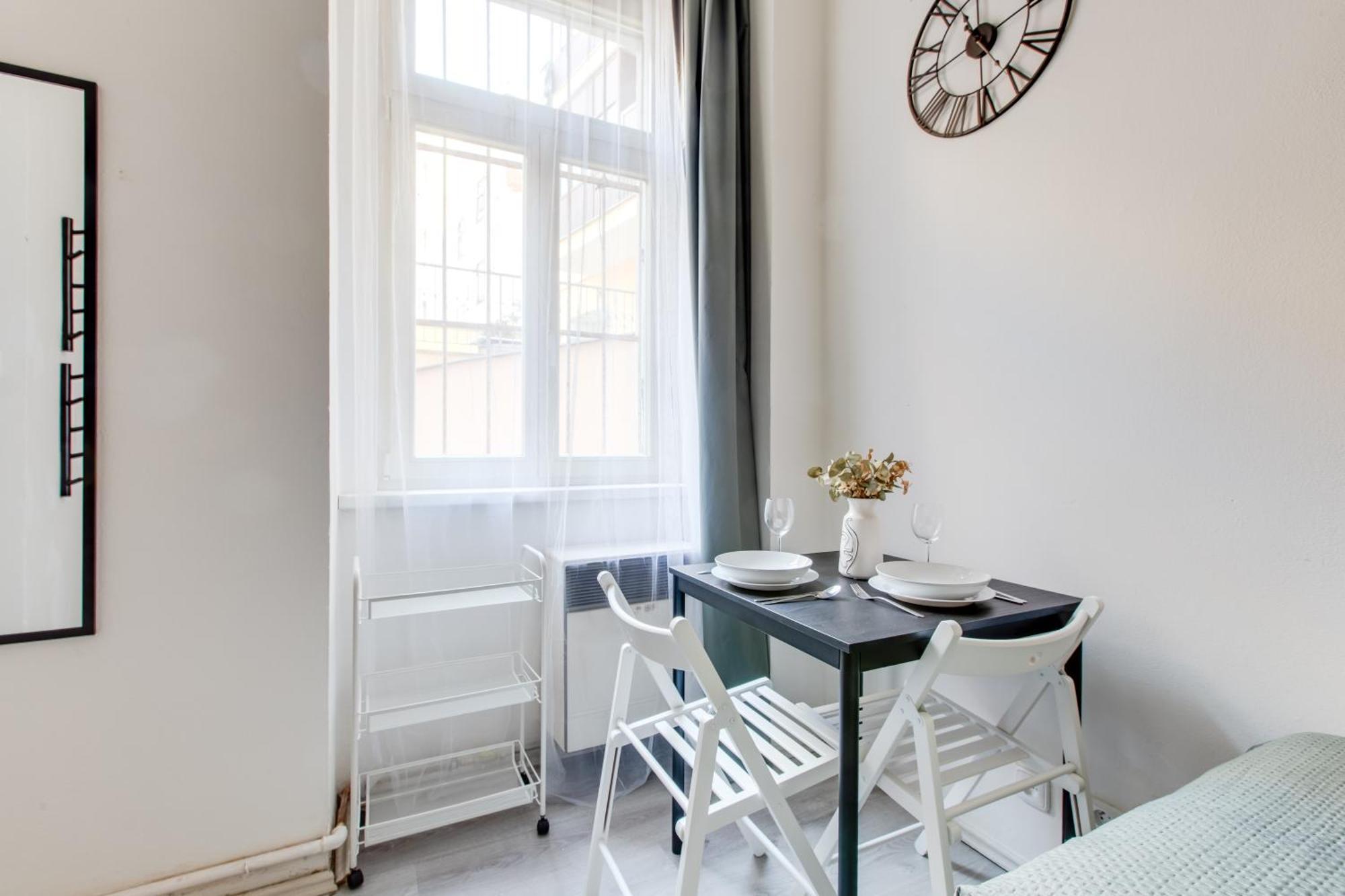 Apartment Chic And Modern