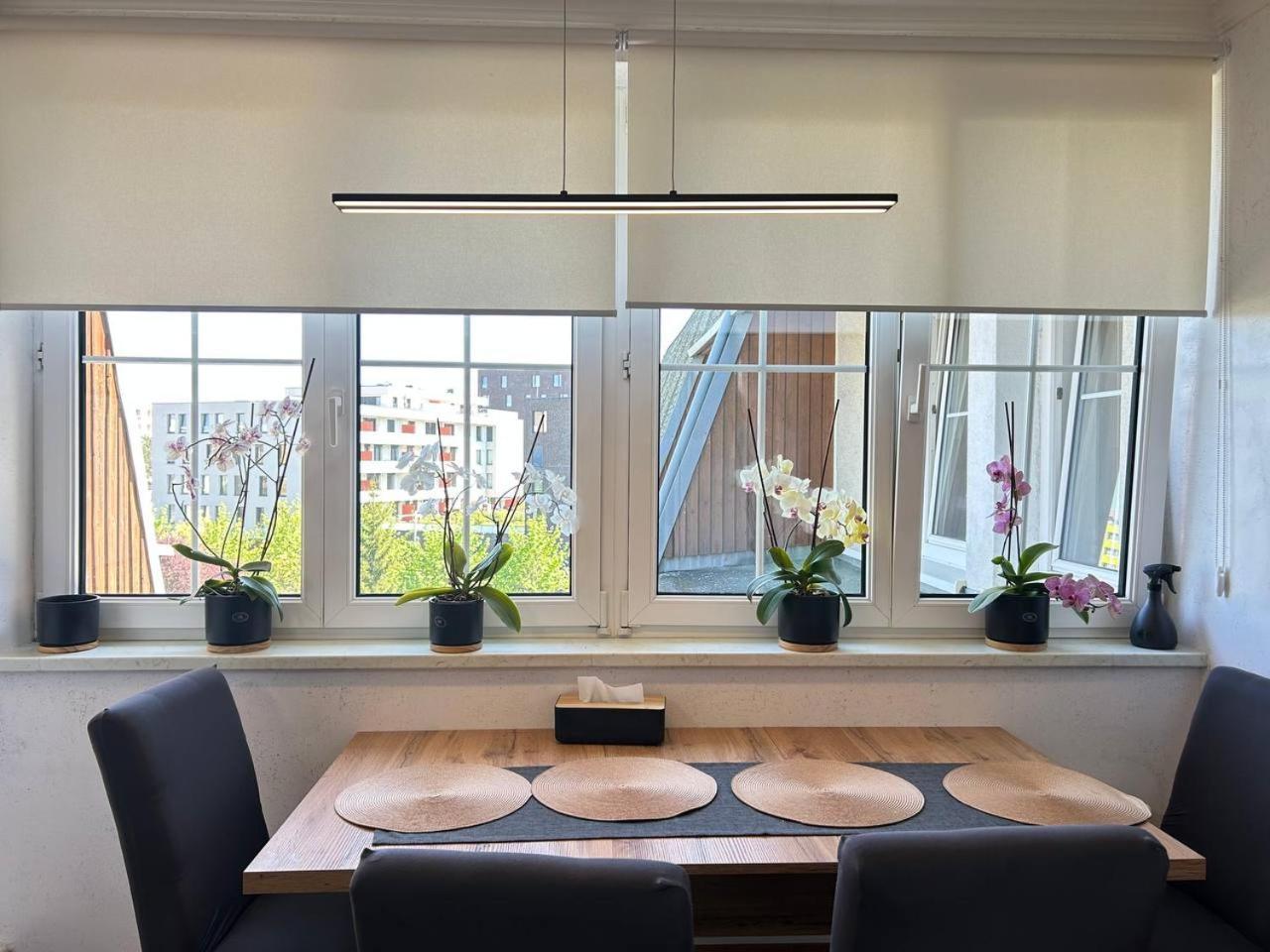 Apartment Light & Wood Design - 89 M2 In *