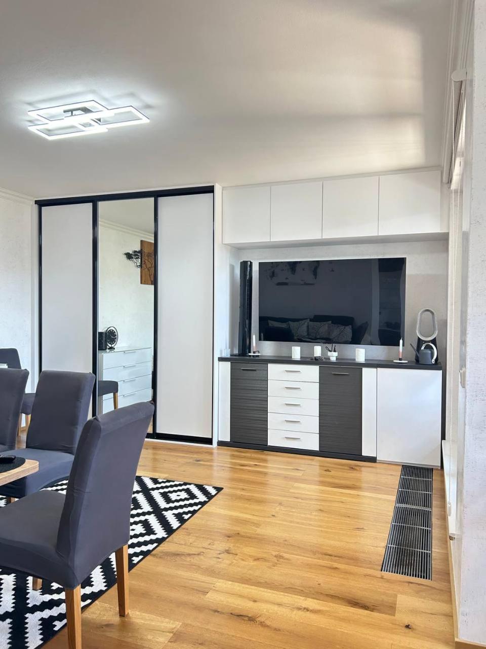 Light & Wood Design - 89 M2 In Apartment Prague