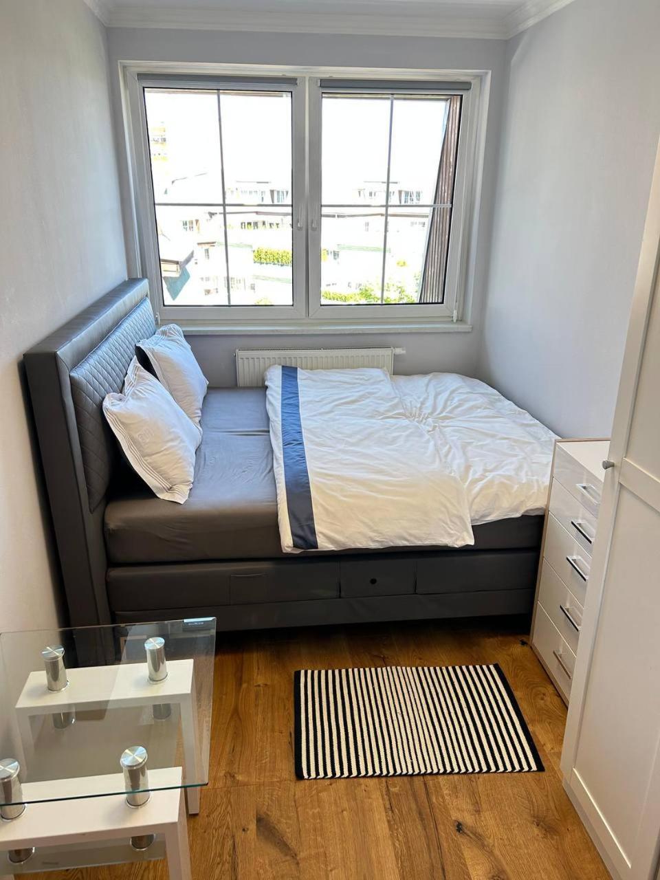 Apartment Light & Wood Design - 89 M2 In Prague