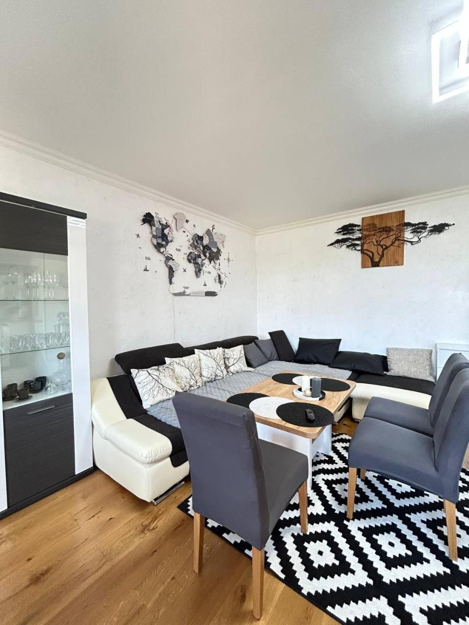 Light & Wood Design - 89 M2 In Apartment *