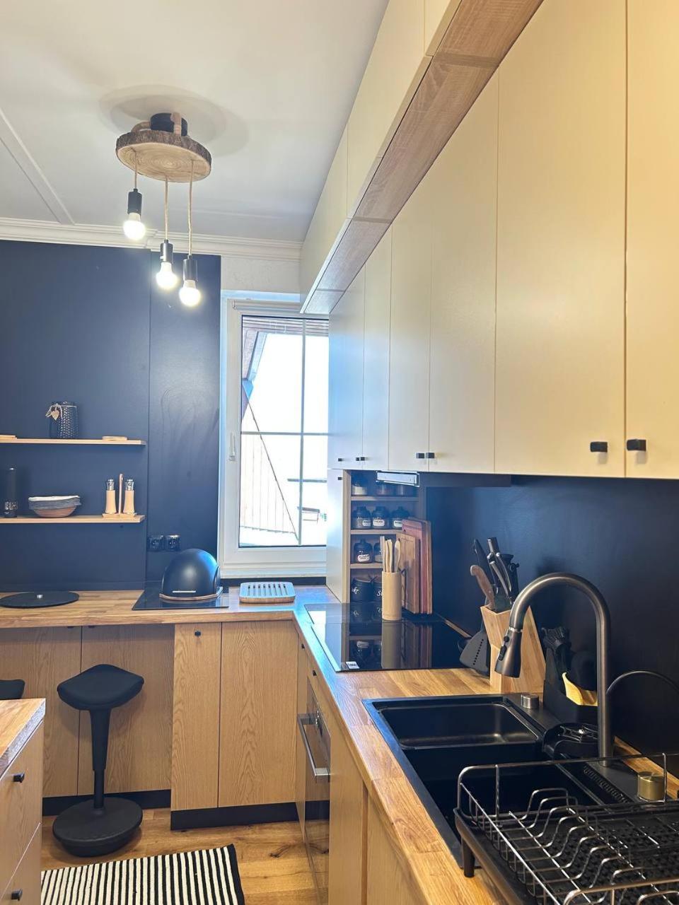 Apartment Light & Wood Design - 89 M2 In