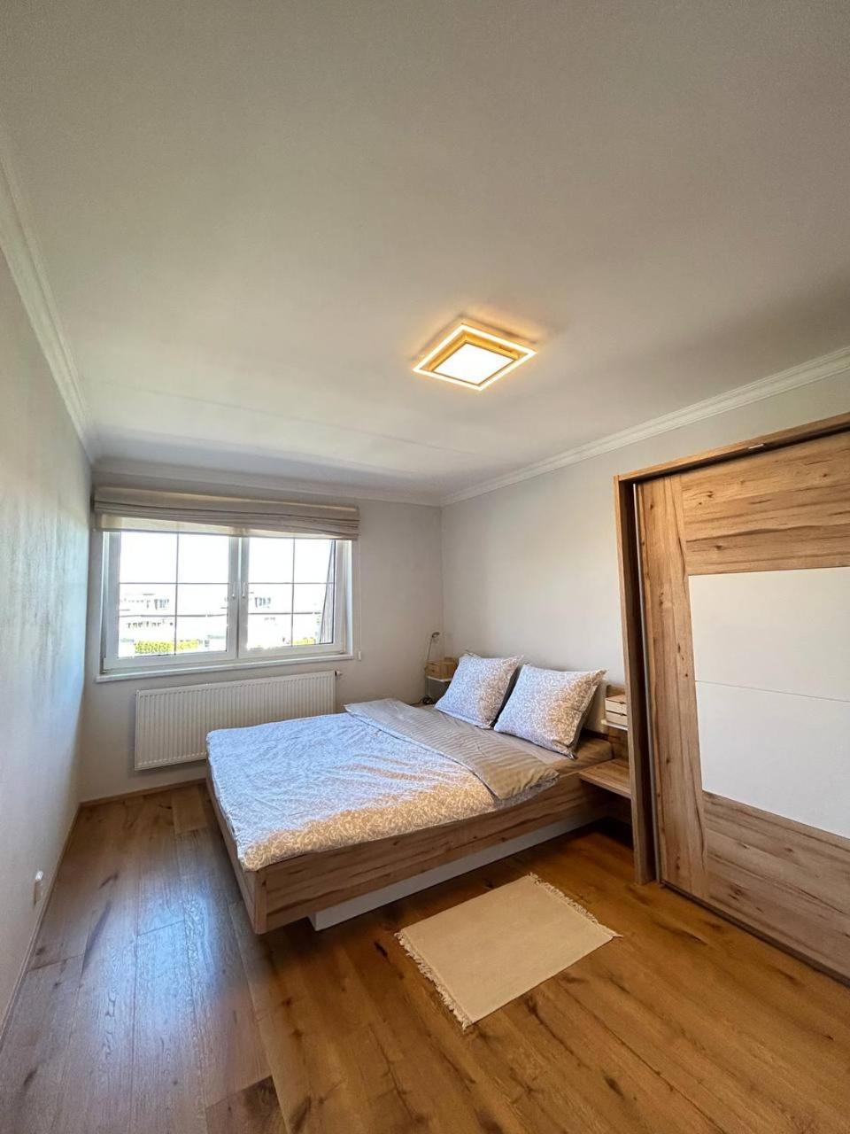 Light & Wood Design - 89 M2 In Apartment Prague