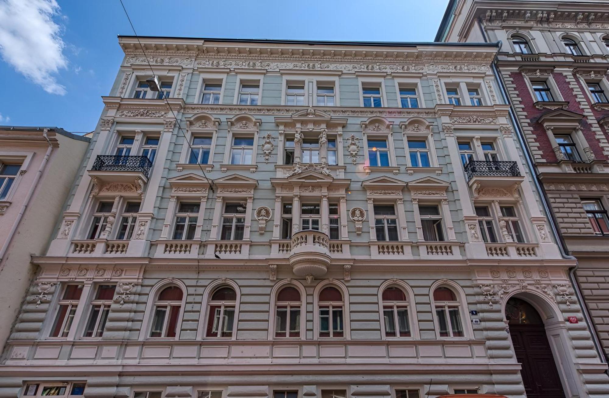 Milano * Prague