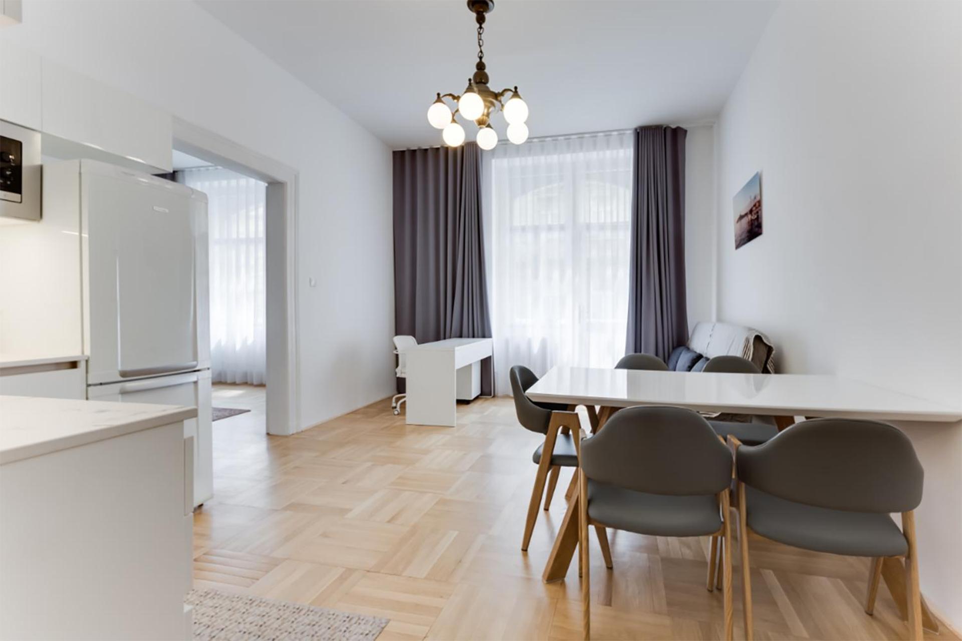 Historic Center - Stylish Family With Balcony Next To River * Prague
