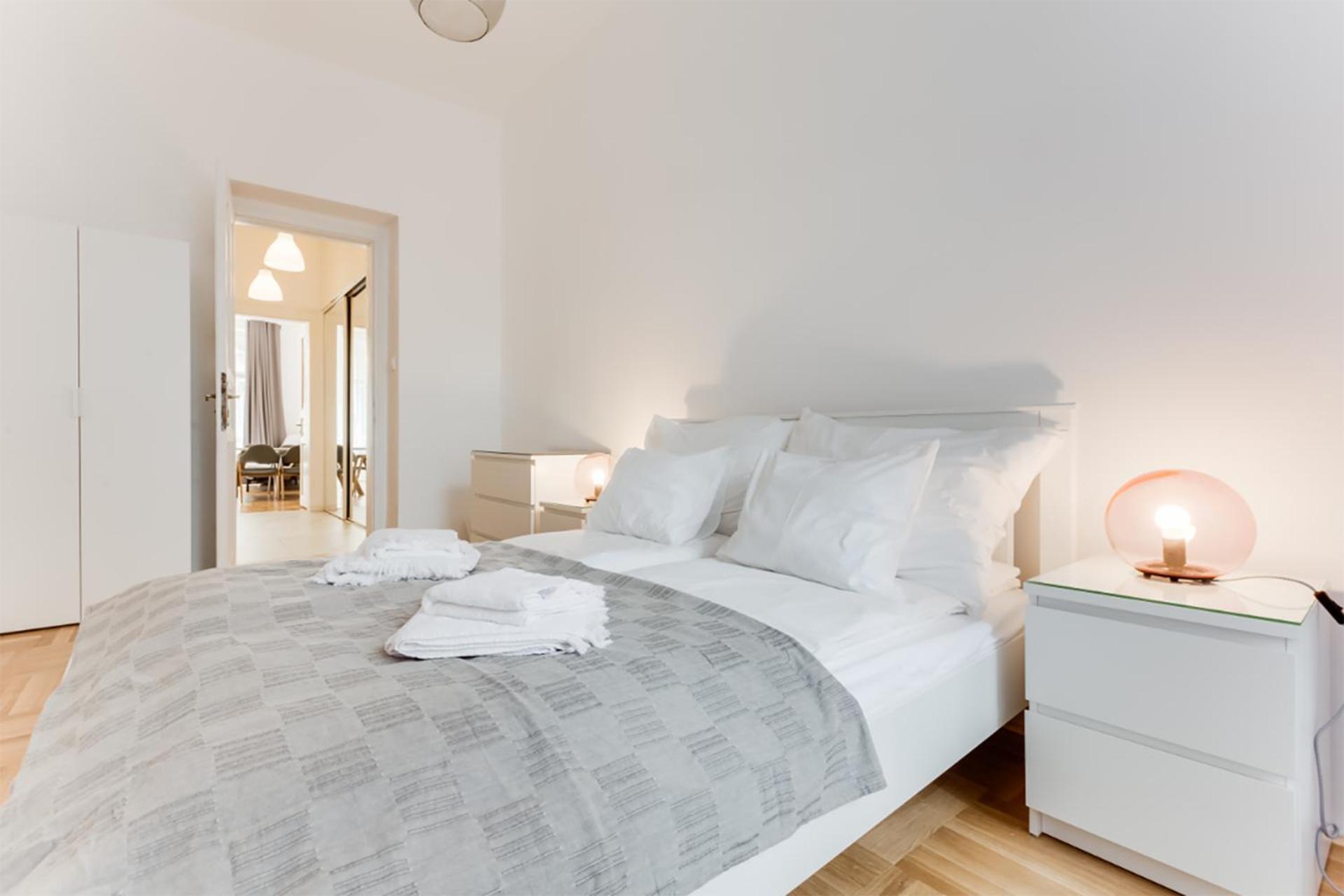 Apartment Historic Center - Stylish Family With Balcony Next To River *