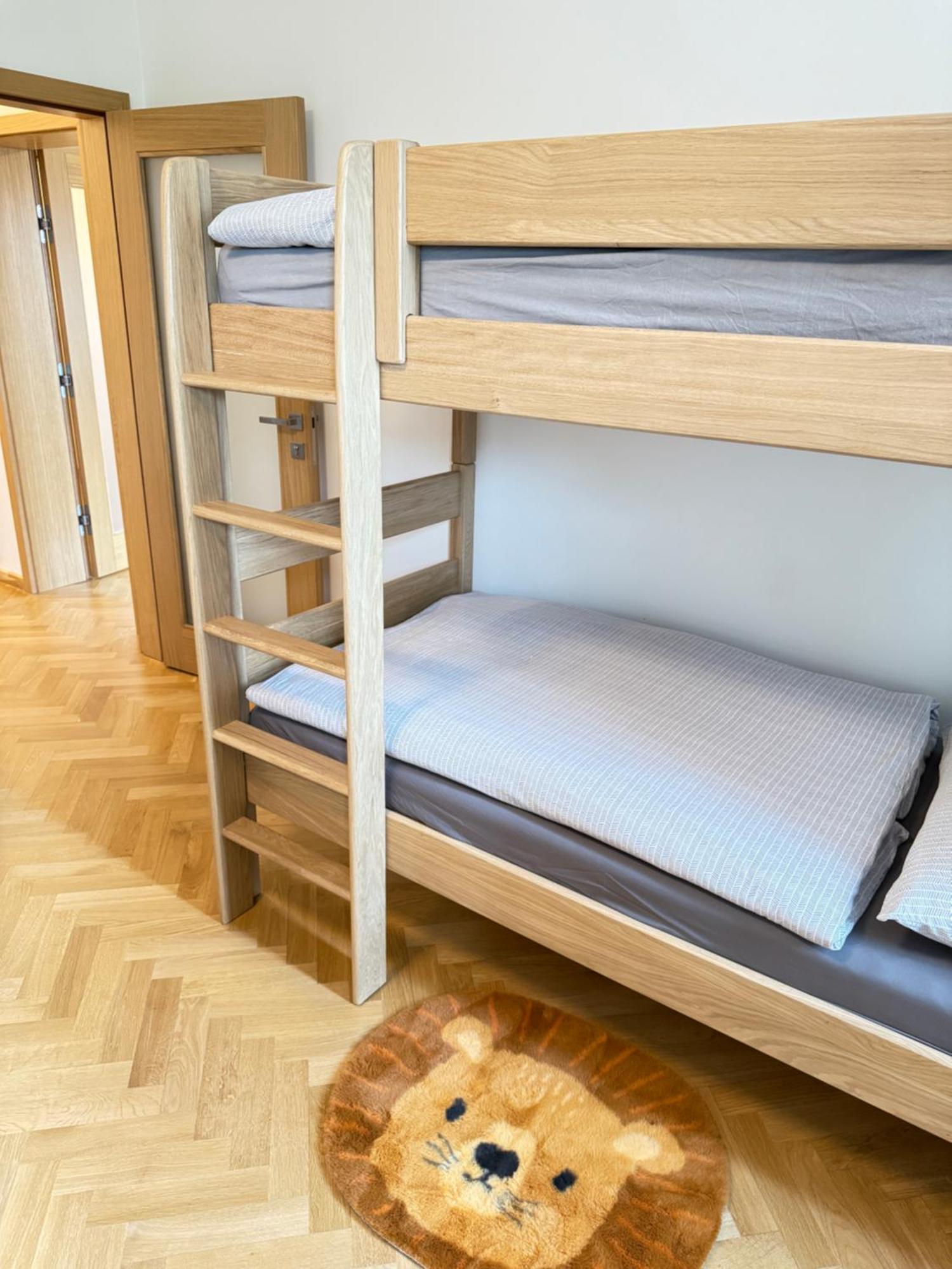 Familyvilla, New 4 Luxury Big Apartments, Parking Appartement