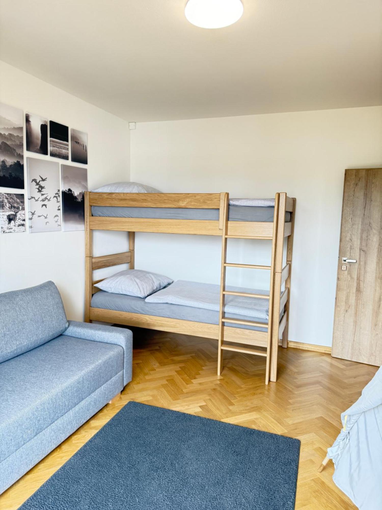 Familyvilla, New 4 Luxury Big Apartments, Parking Praga