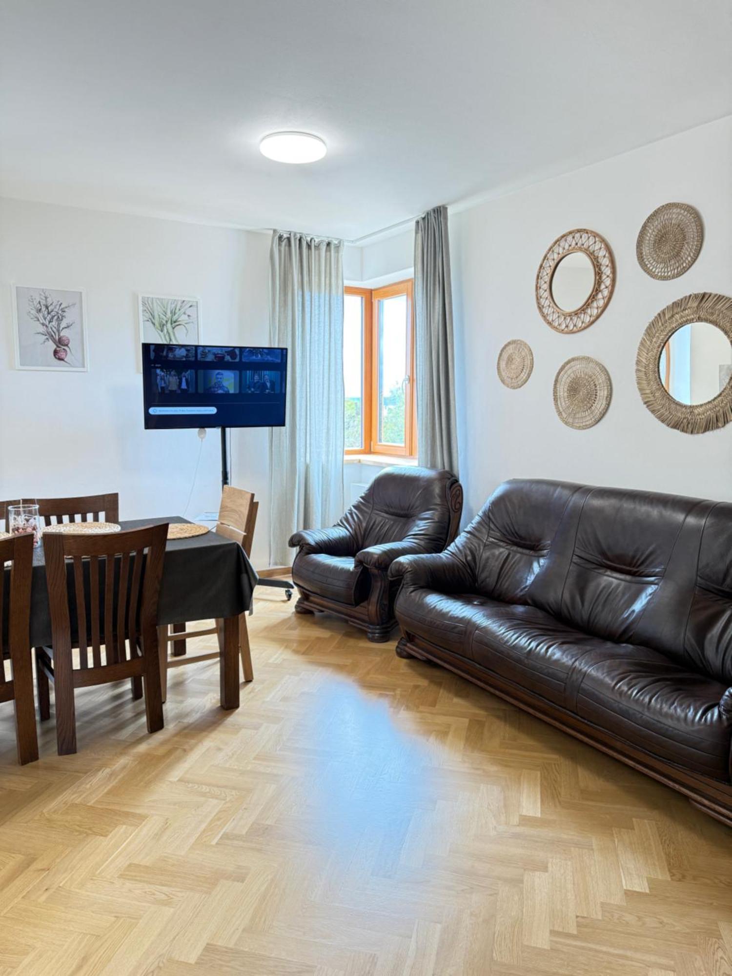 Apartamento Familyvilla, New 4 Luxury Big Apartments, Parking