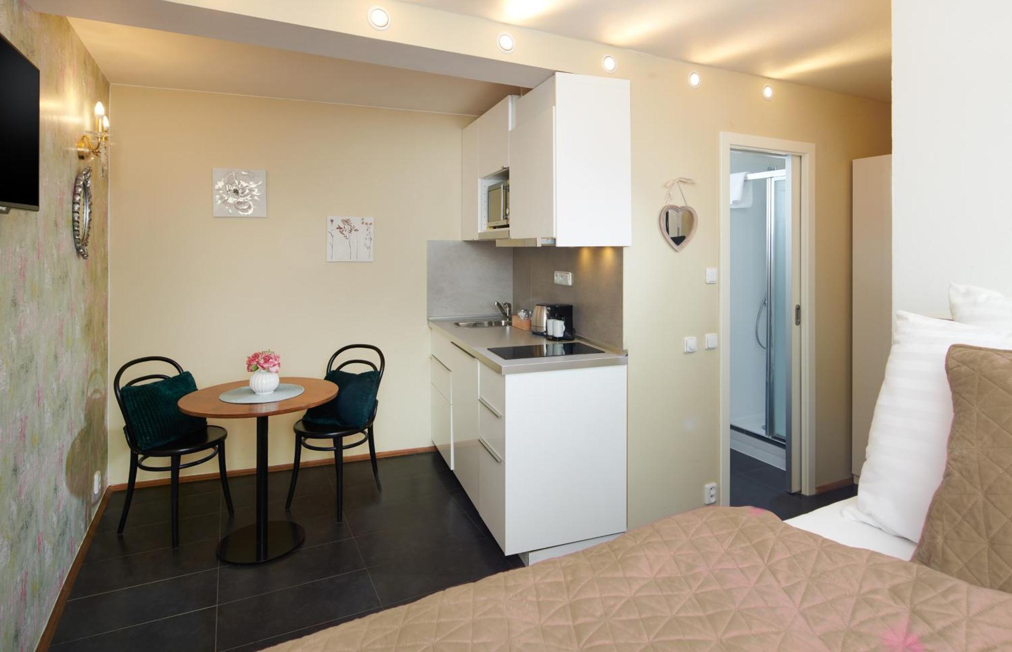 Apartment 4 Arts By Adrez *