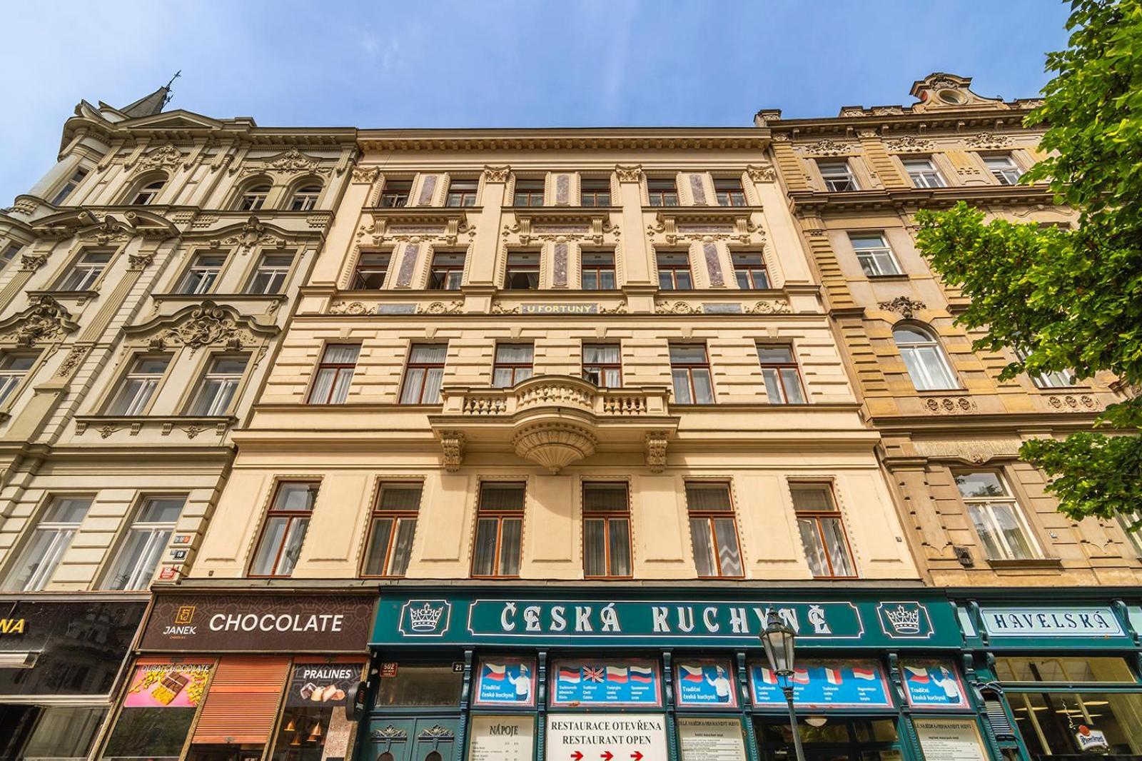 Apartment Days - Spacious 117m2 Attic Retreat W Ac - Near Old Town Sq Prague