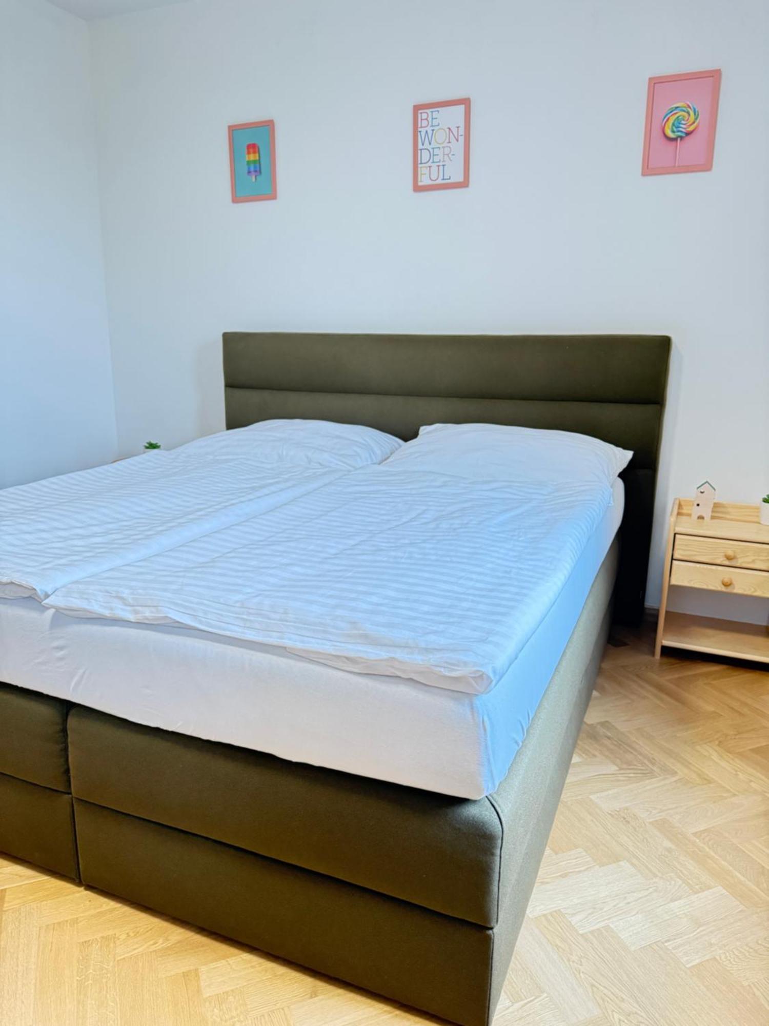 Familyvilla, New 4 Luxury Big Apartments, Parking * Prague