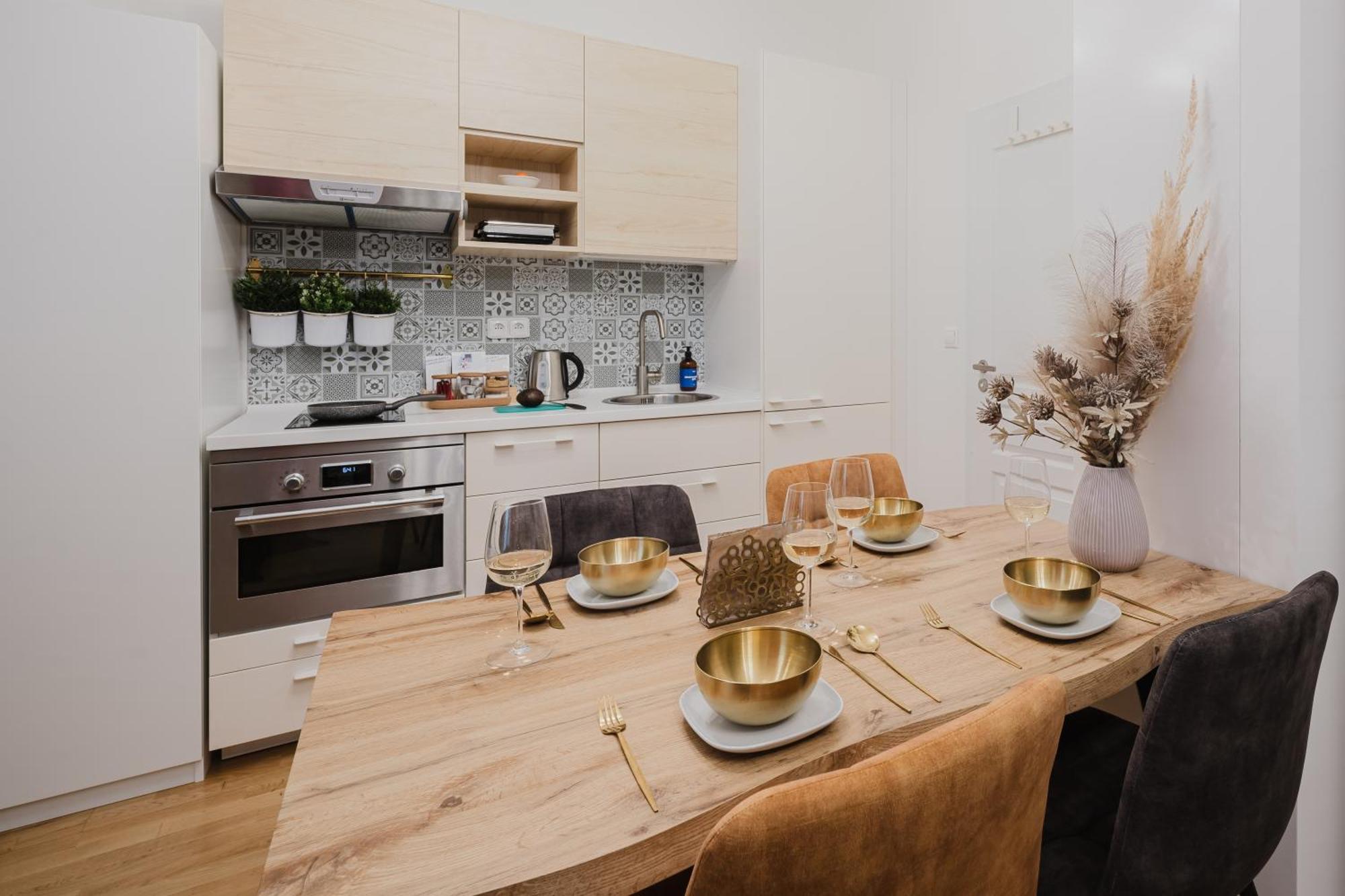 Apartment Days - With Balcony And Netflix In Location Prague