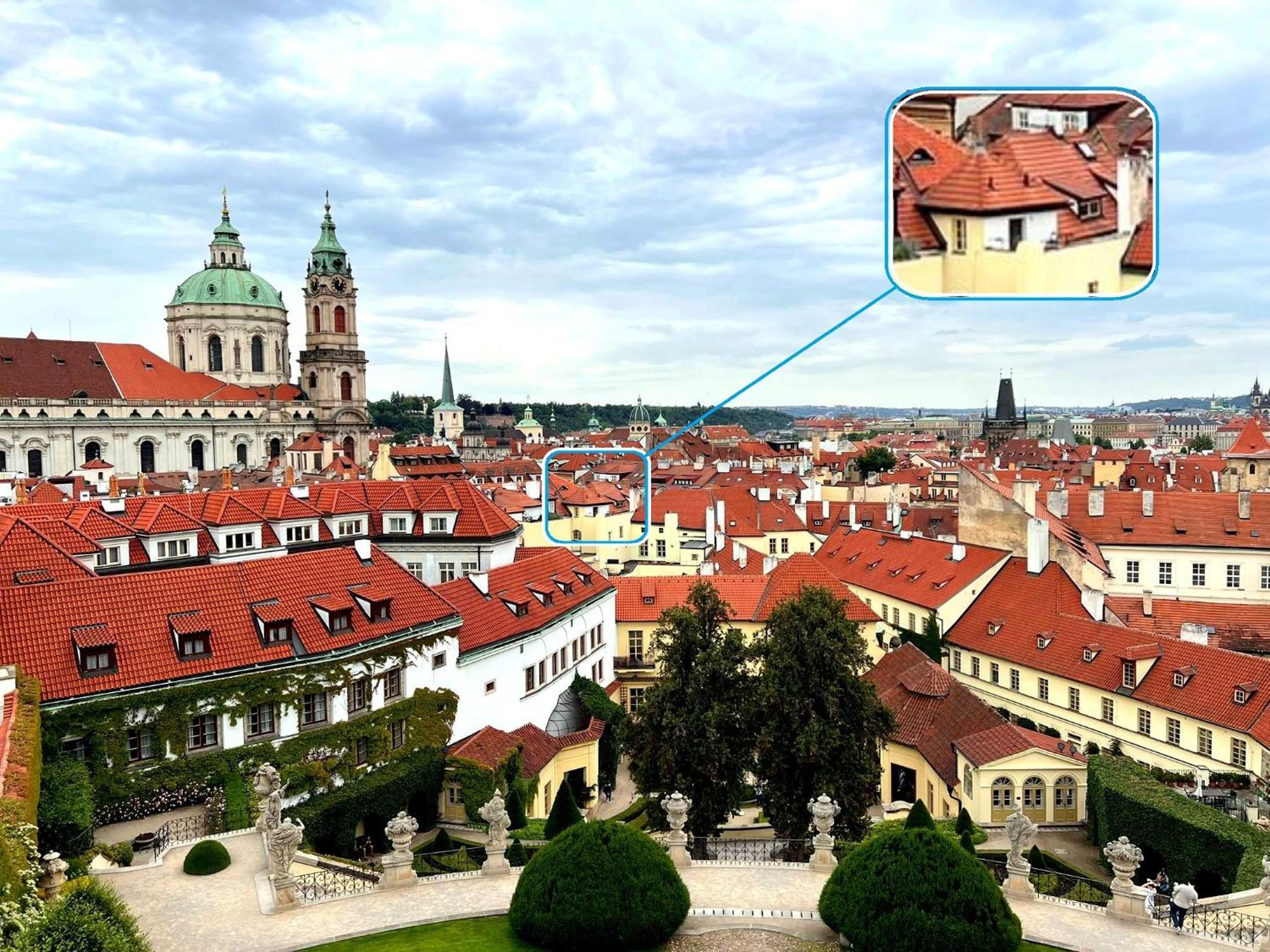 At The Blue Lion & Parking Assistance * Praga