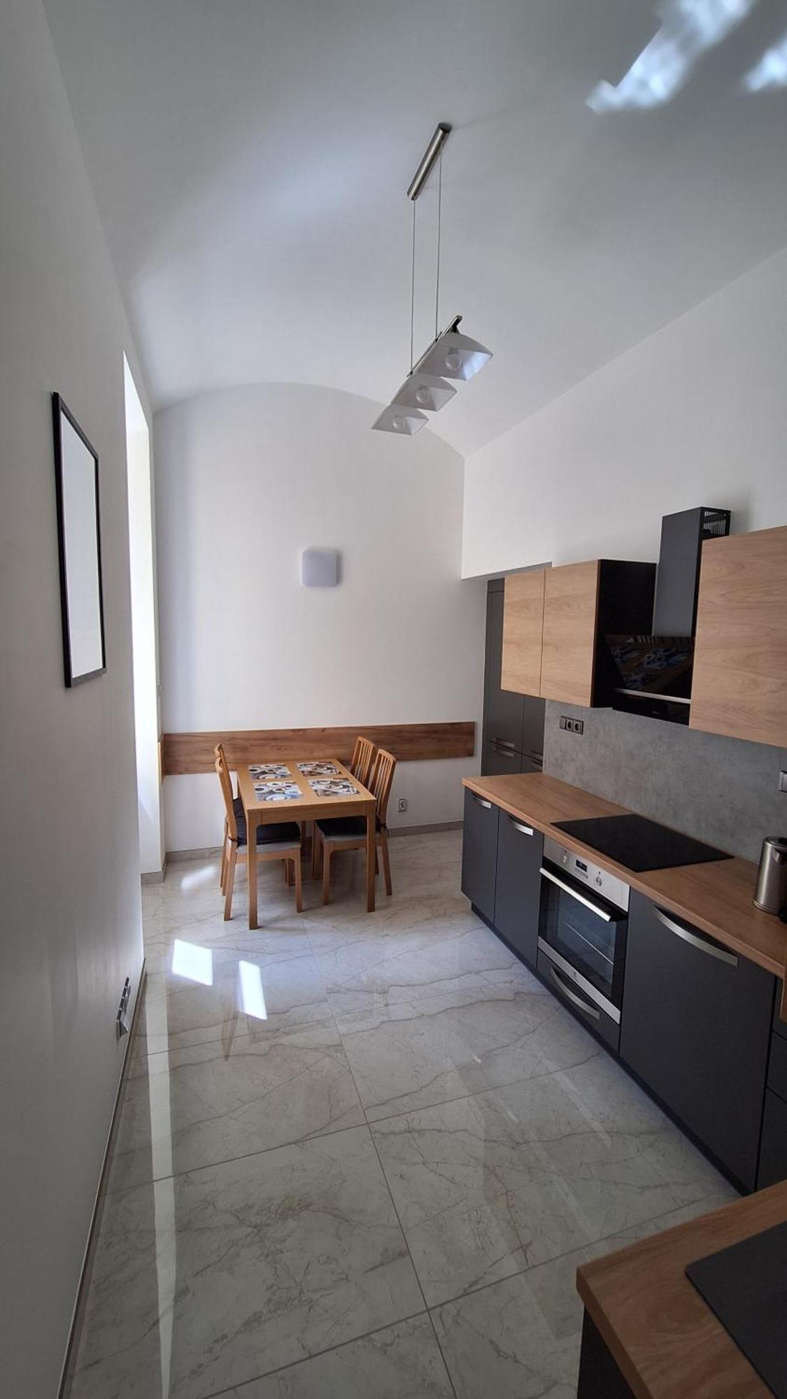 Center Thomas No3 *
