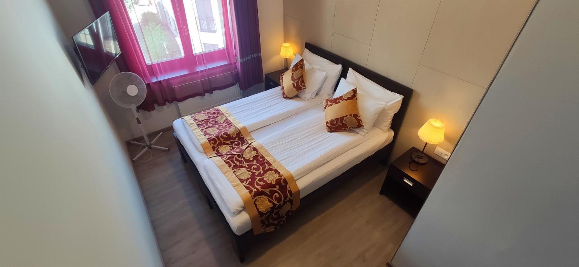 Sun-house Pension&restaurant -parkingfree- Hotel