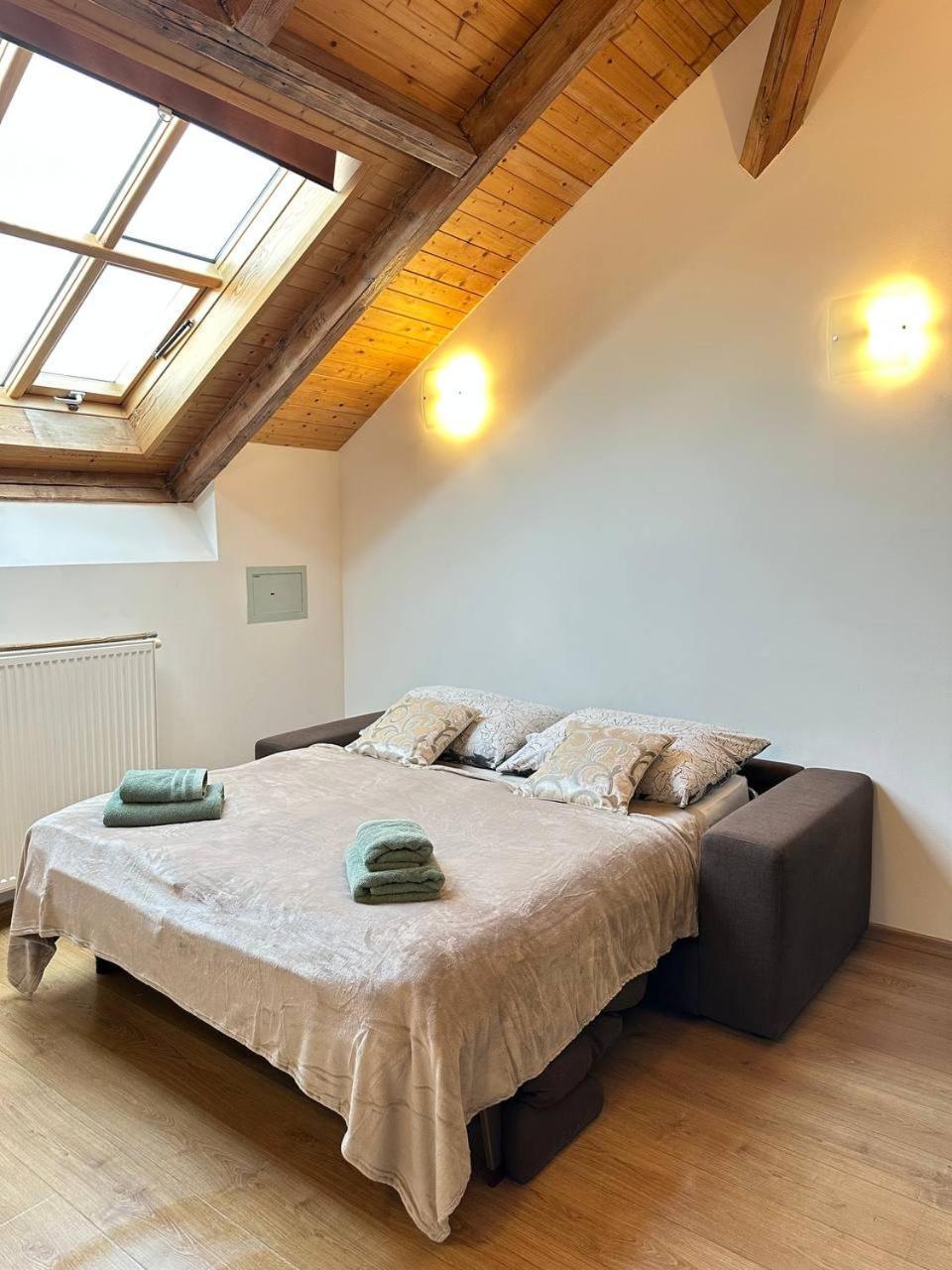 Riverside Palace Apartment