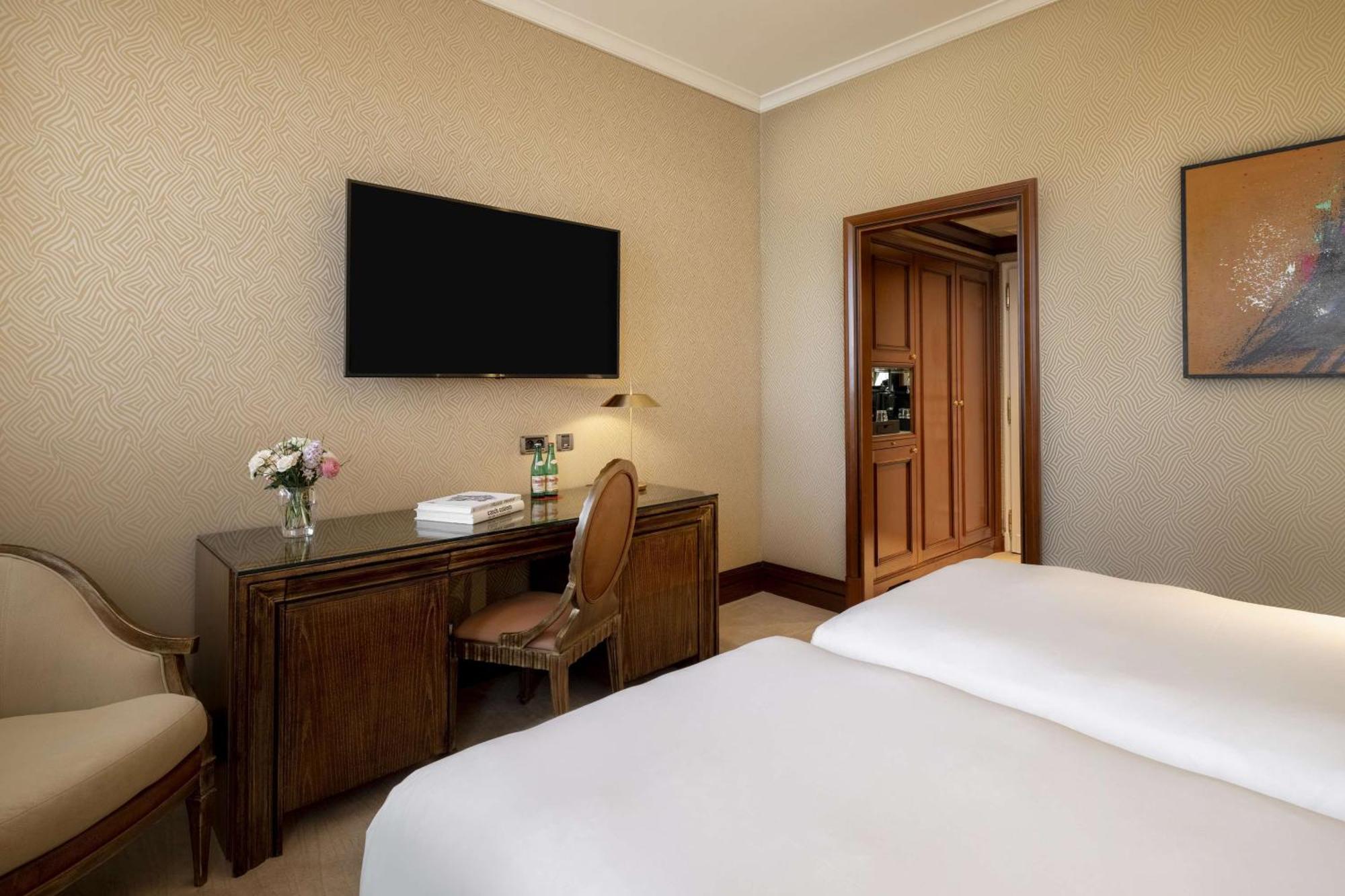 Nh Collection Carlo Iv Hotel