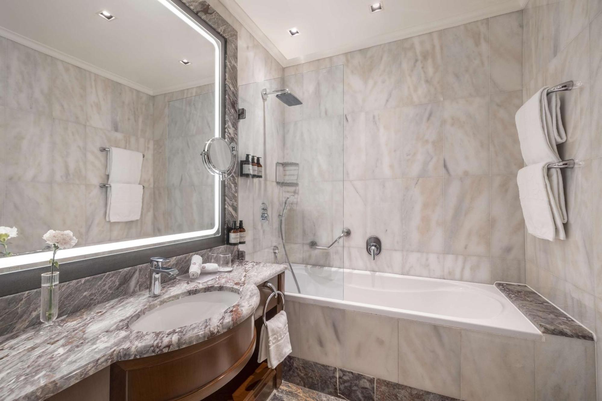 Hotel Nh Collection Carlo Iv