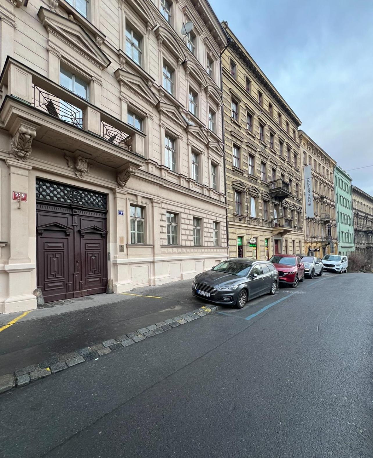 Wenceslas Square 150 M2 Apartment