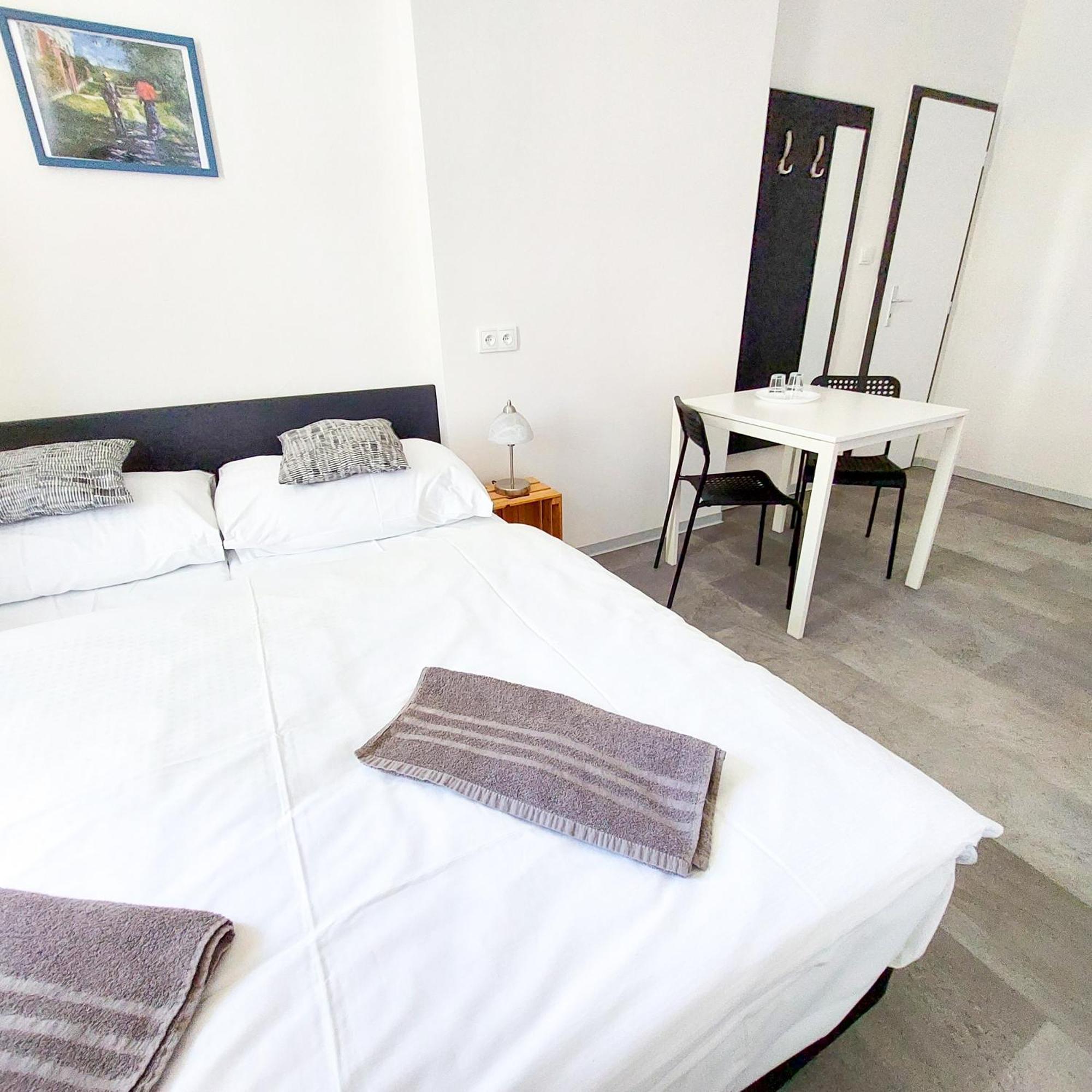Letni Pokoj Na Prazske Letne H5 Homestay *